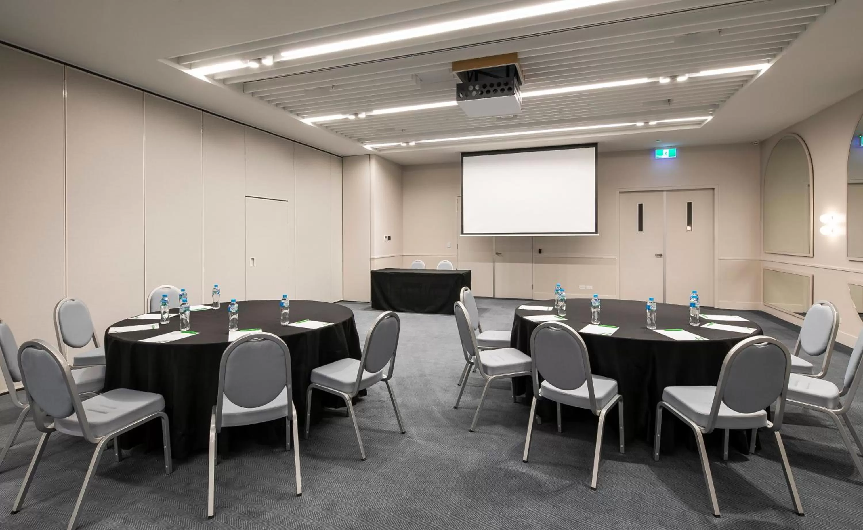 Meeting/conference room in Holiday Inn Werribee by IHG