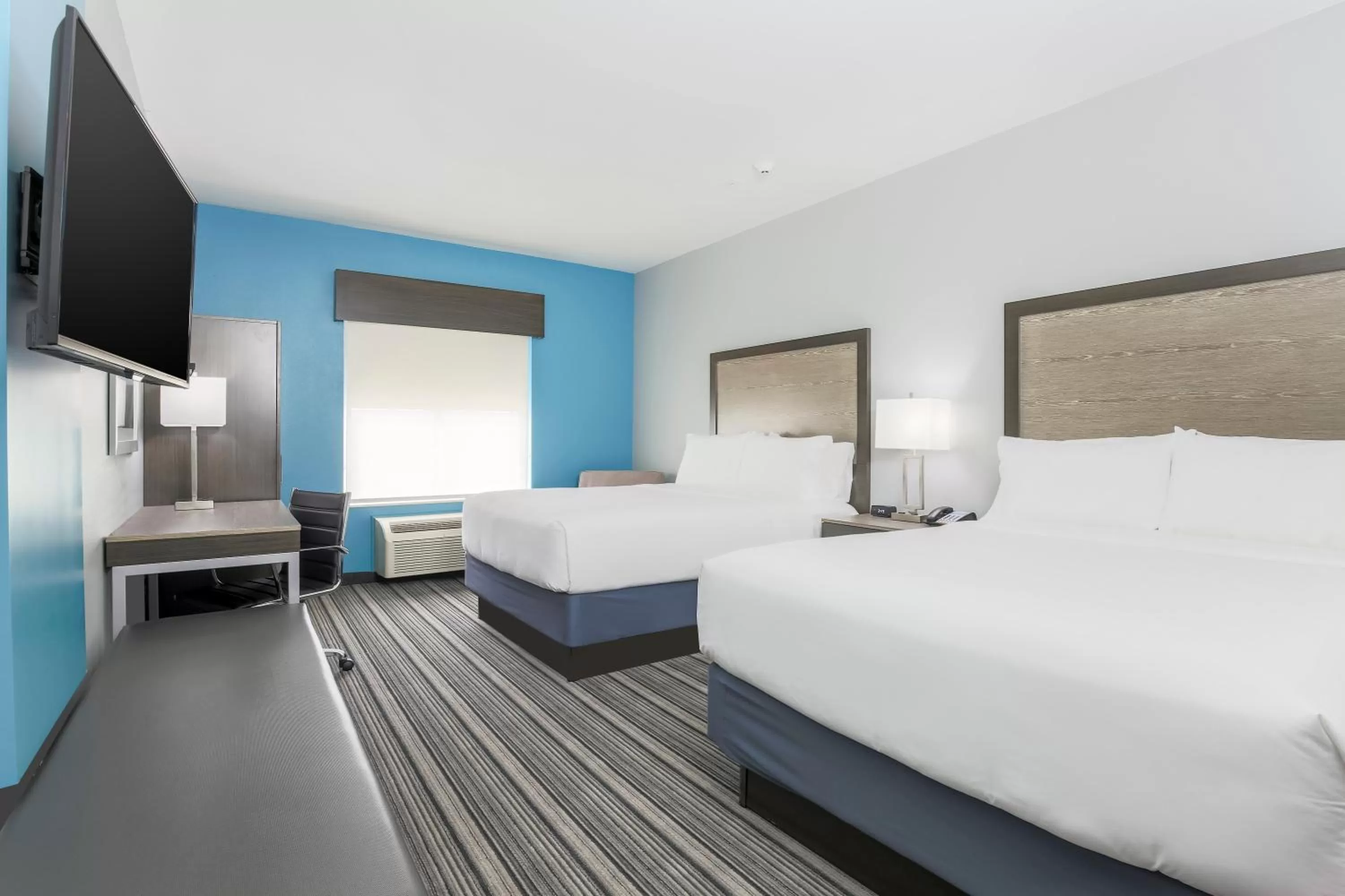 Photo of the whole room, Bed in Holiday Inn Express & Suites Houston - Hobby Airport Area by IHG