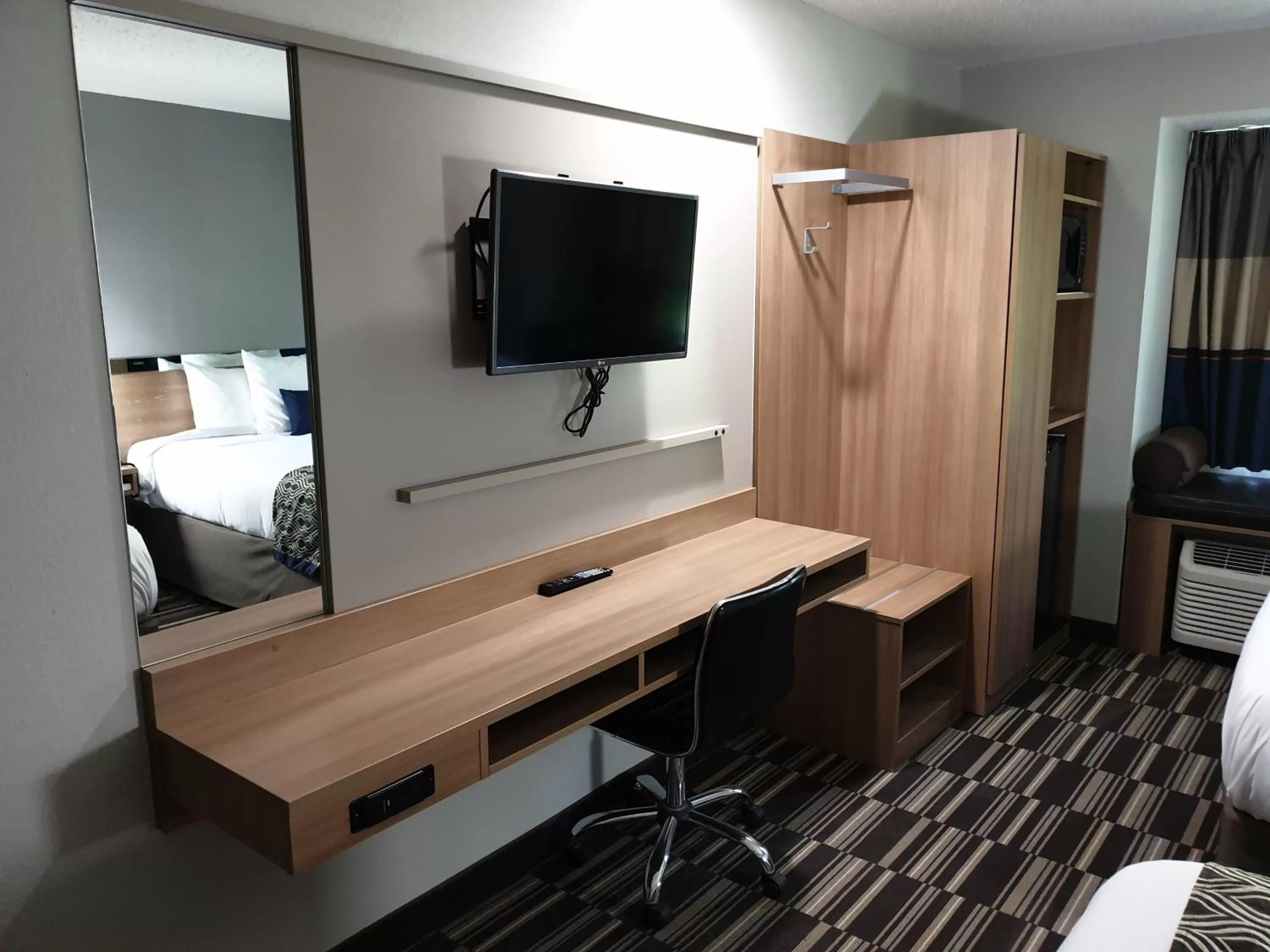 Bed in Microtel Inn & Suites by Wyndham Augusta/Riverwatch