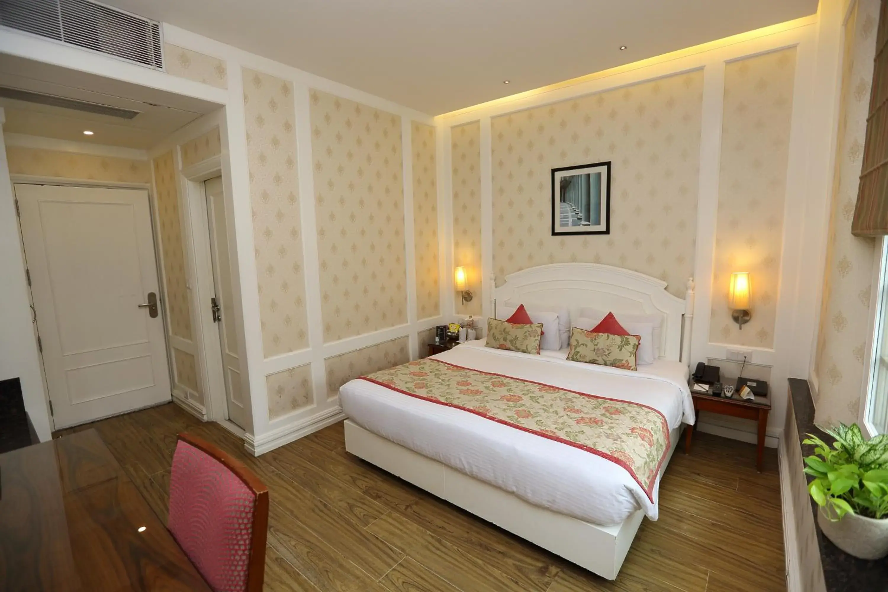 Bedroom, Bed in Hotel Bright