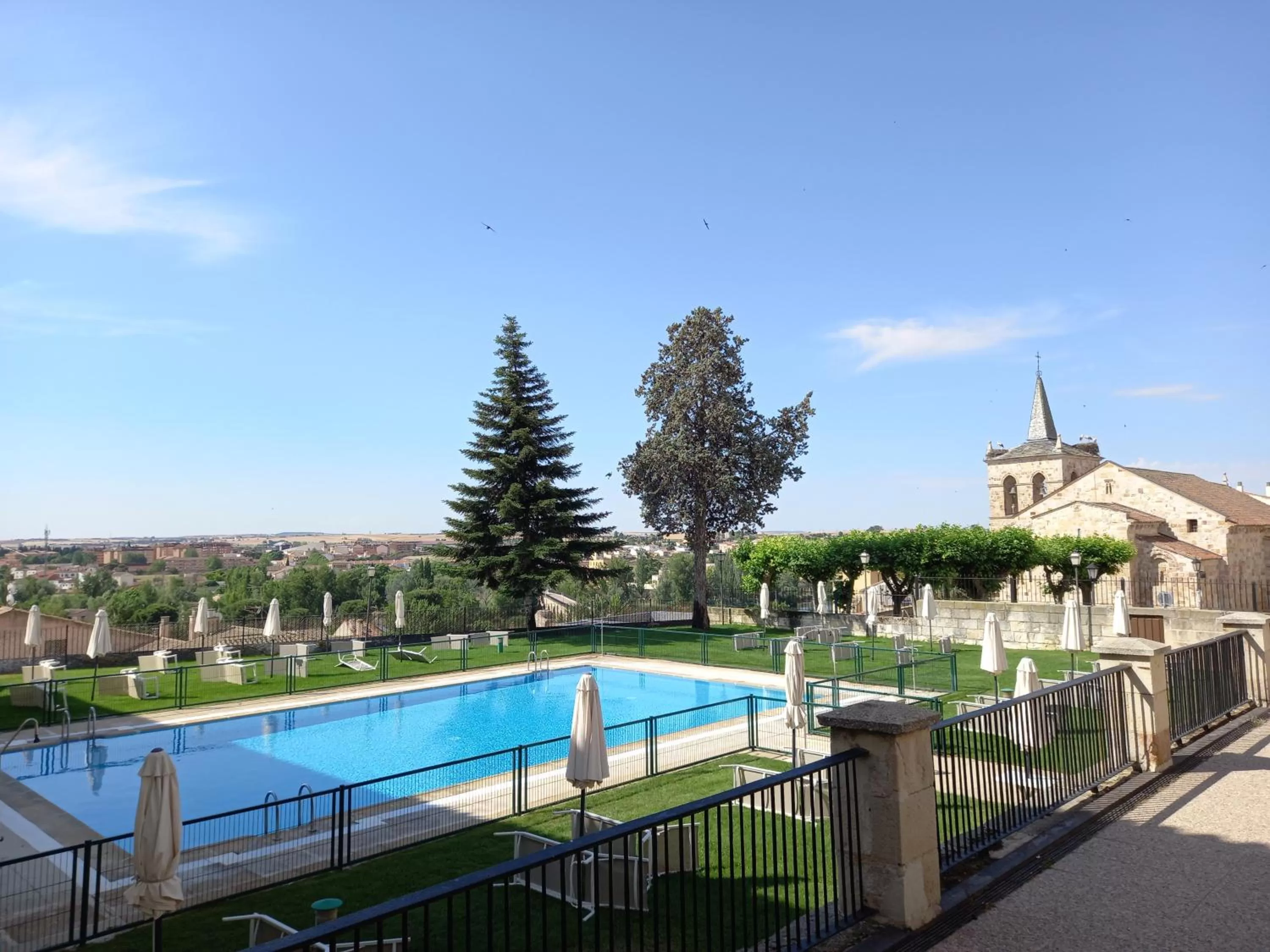 Pool view in Parador de Zamora