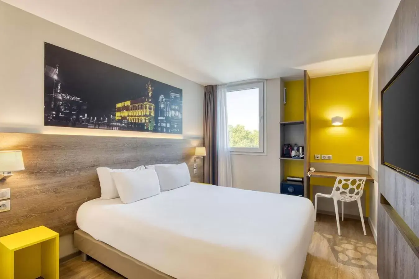 Bed in Best Western Hotelio Montpellier Sud