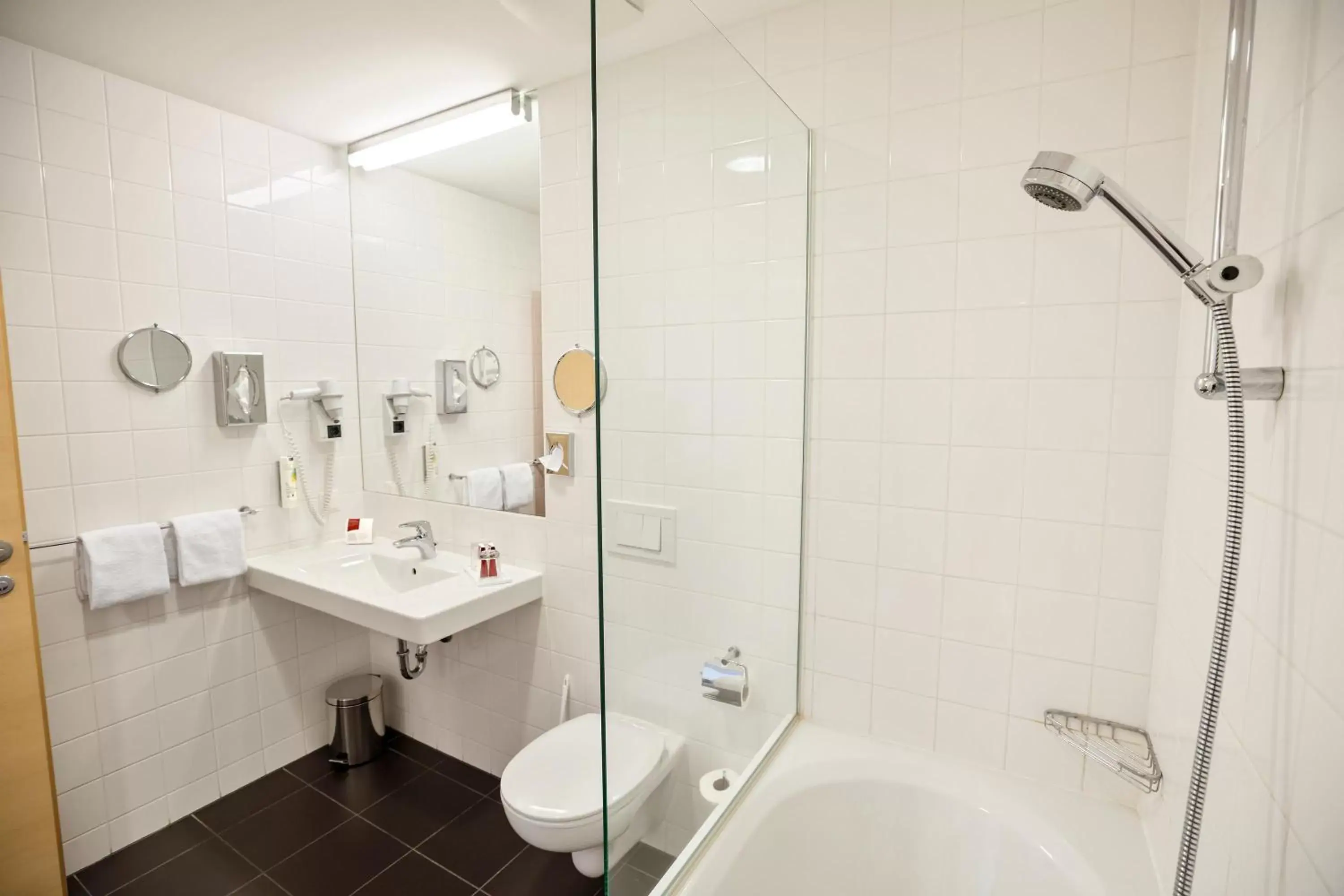 Toilet, Bathroom in Austria Trend Hotel beim Theresianum Wien