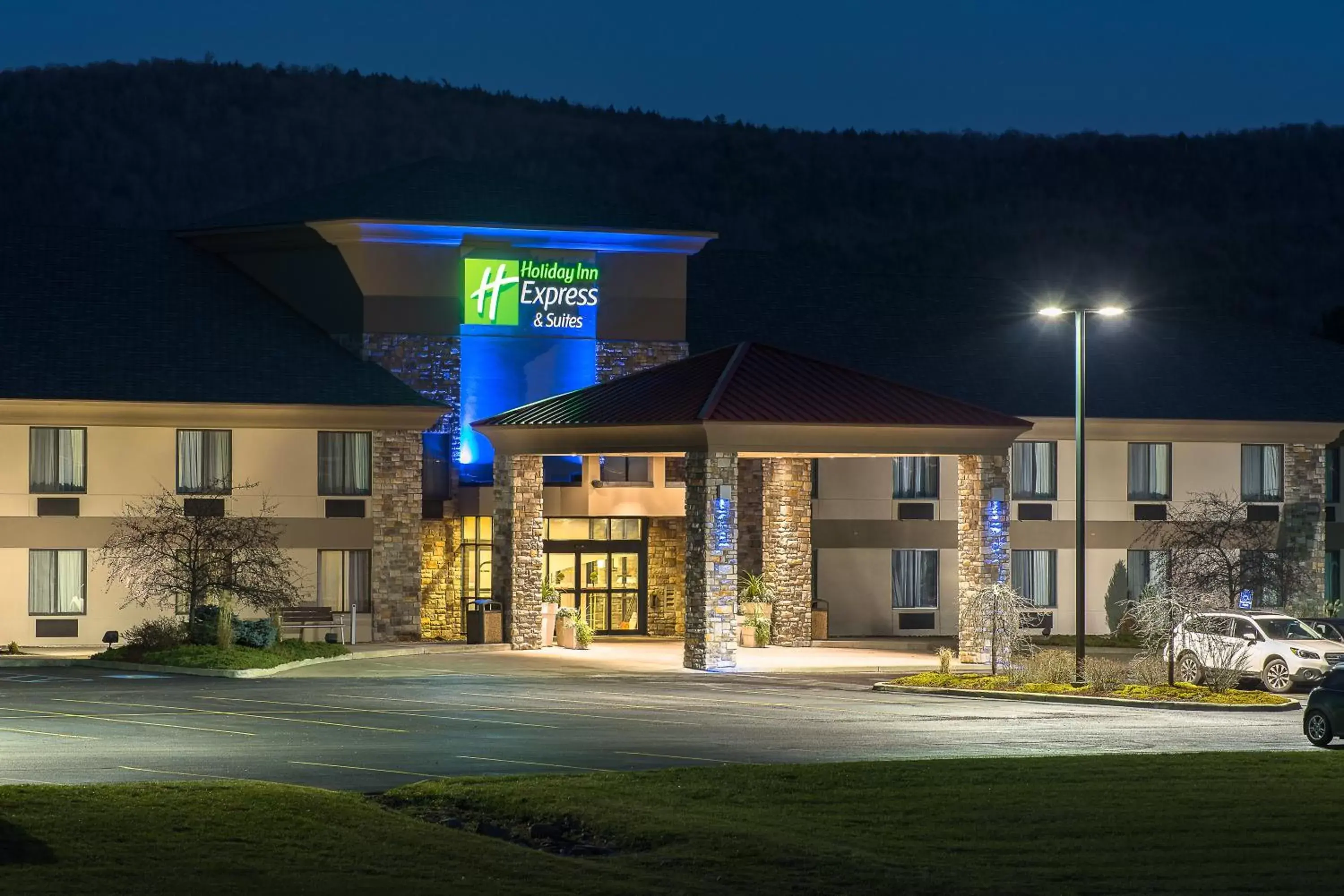 Property Building in Holiday Inn Express & Suites Cooperstown, an IHG Hotel