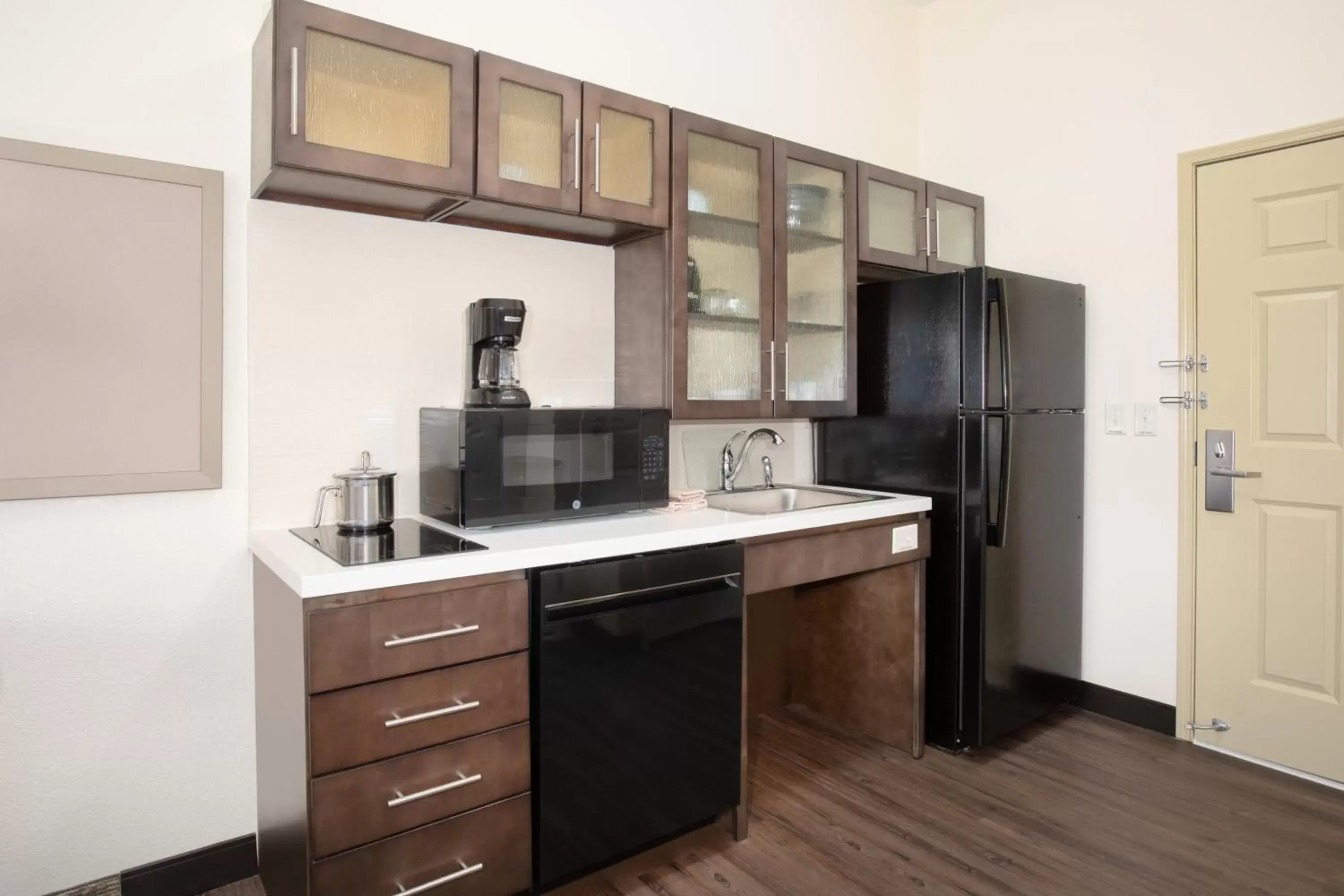 Photo of the whole room, Kitchen/Kitchenette in Candlewood Suites Cheyenne, an IHG Hotel