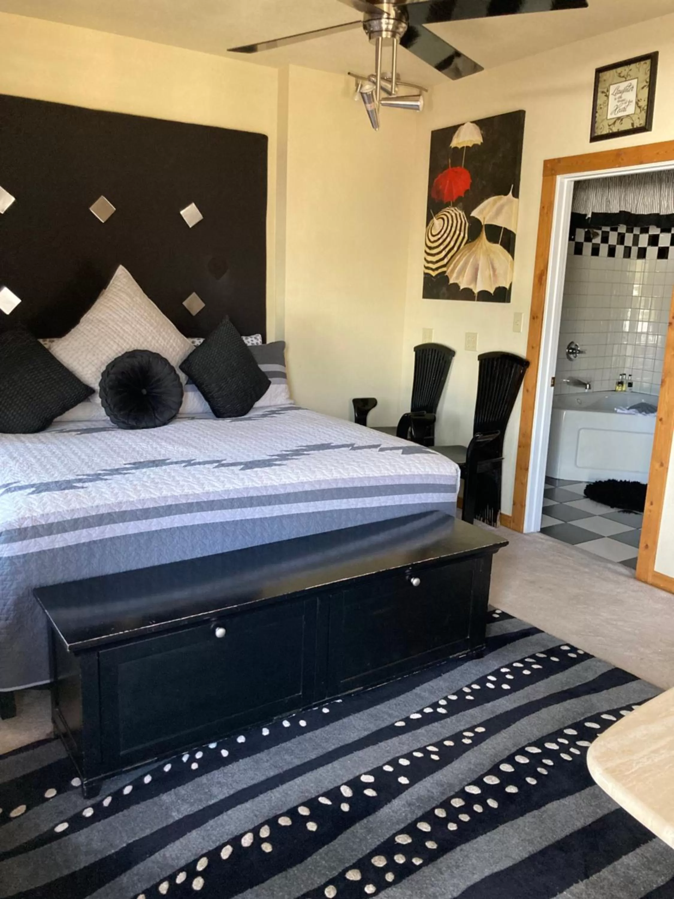 Bed in All Seasons Inn