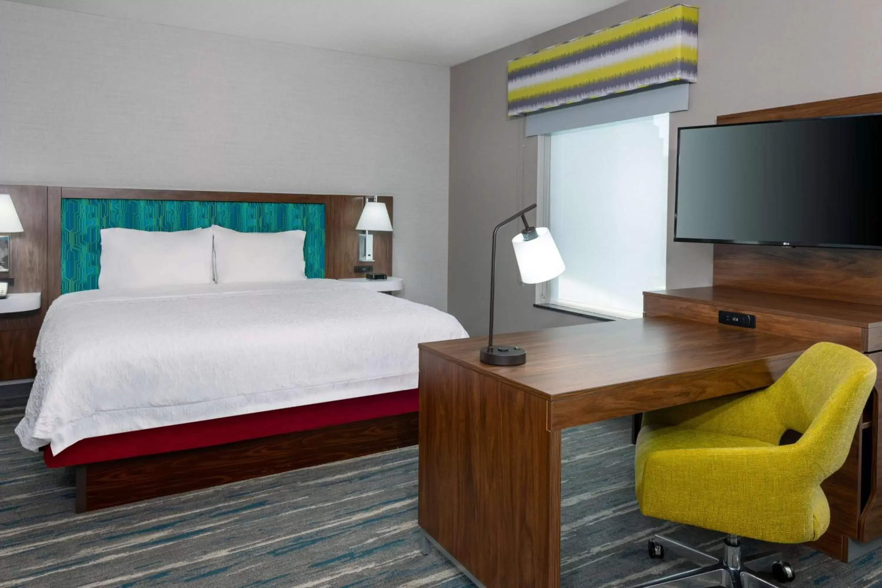 Bedroom, Bed in Hampton Inn and Suites Hartford/Farmington