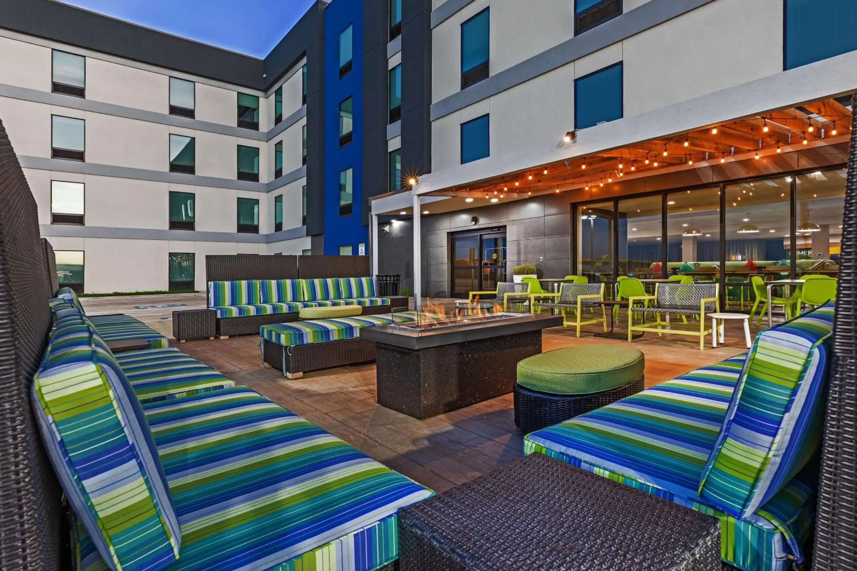 Patio, Restaurant/Places to Eat in Home2 Suites by Hilton Weatherford