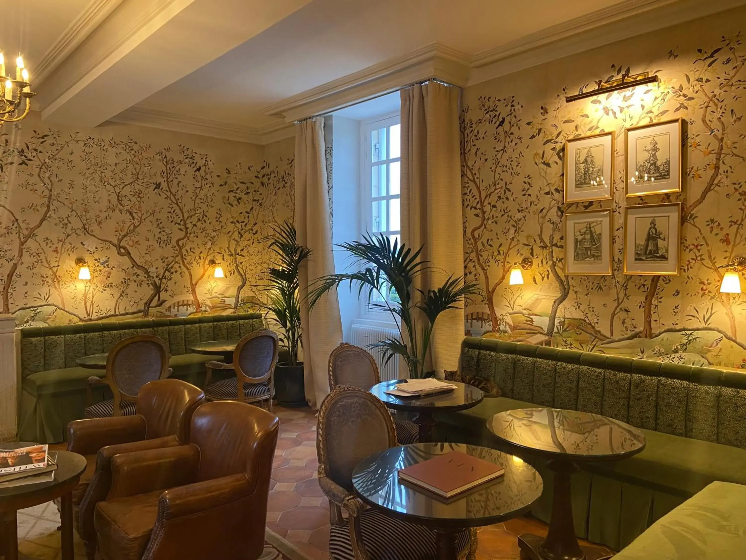 Lounge or bar in Chateau De Lantic