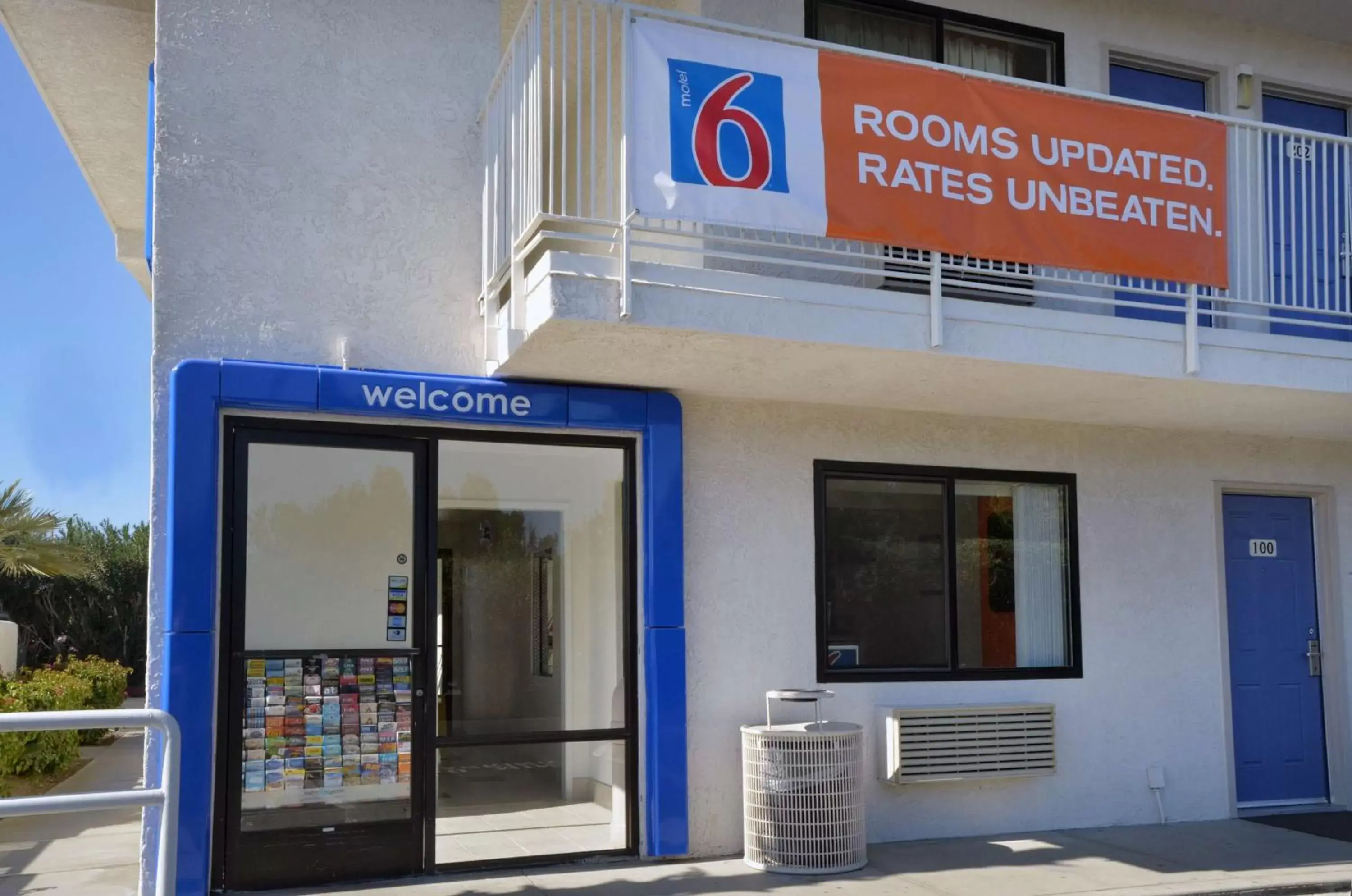 Property building in Motel 6-Palm Desert, CA - Palm Springs Area