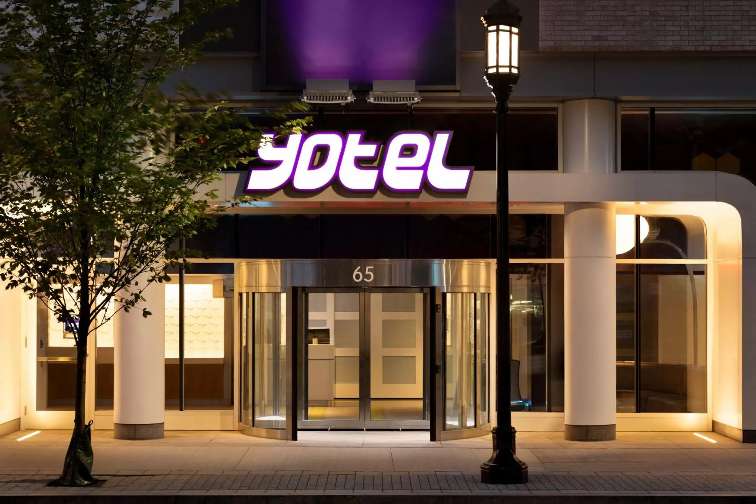 Facade/entrance in YOTEL Boston