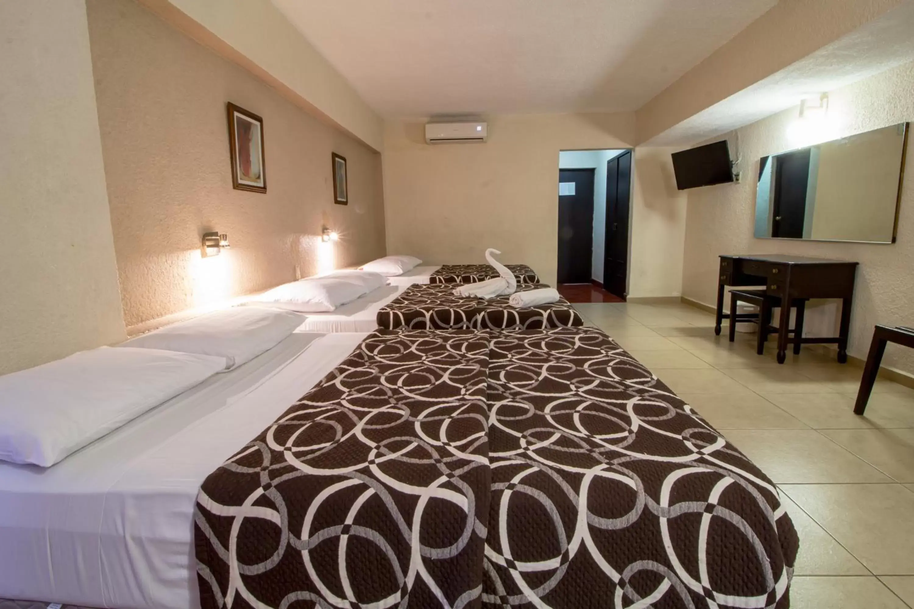 TV and multimedia, Bed in Hotel Colon Merida