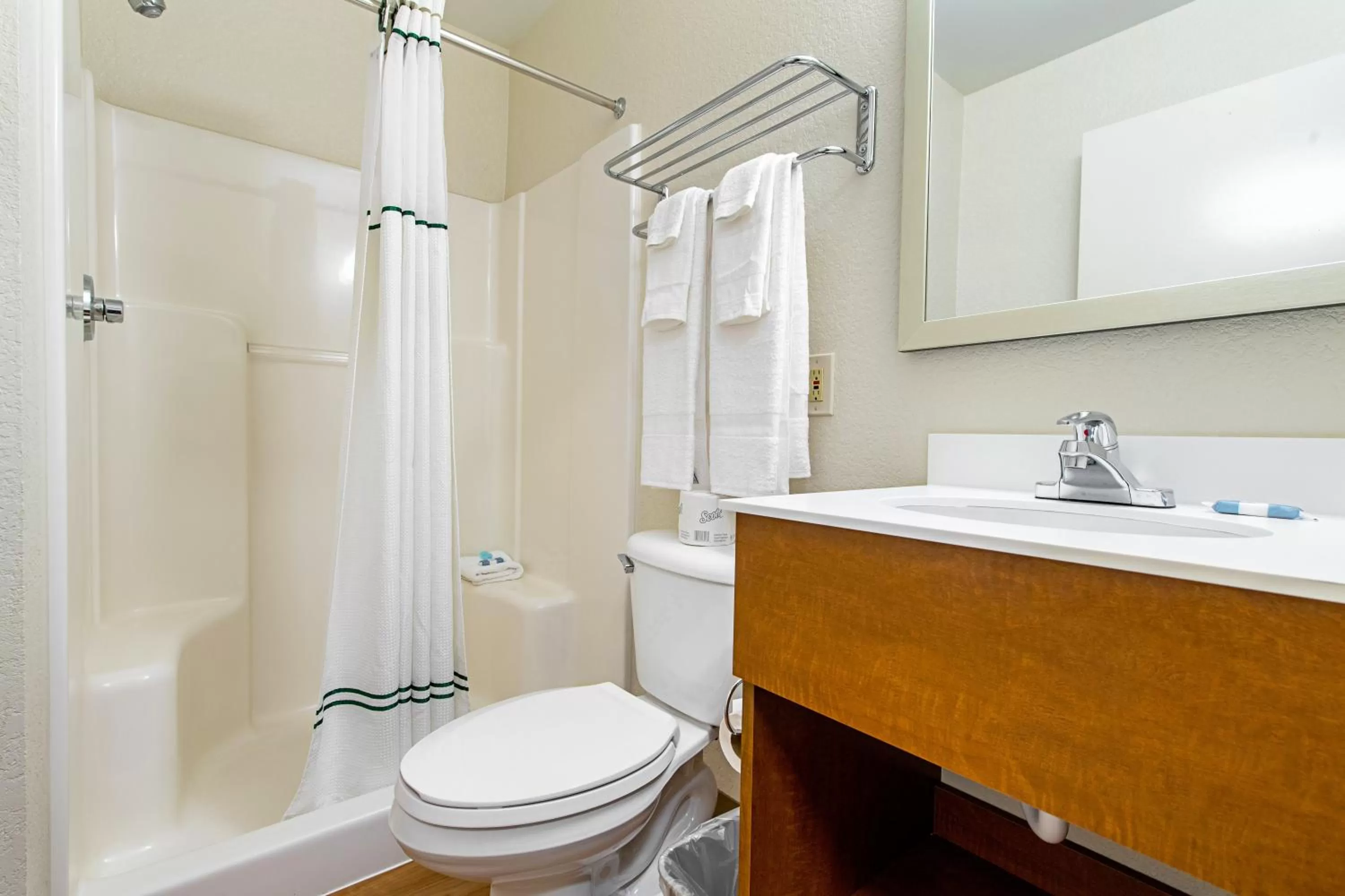 Photo of the whole room in HomeTowne Studios by Red Roof Tacoma - Puyallup