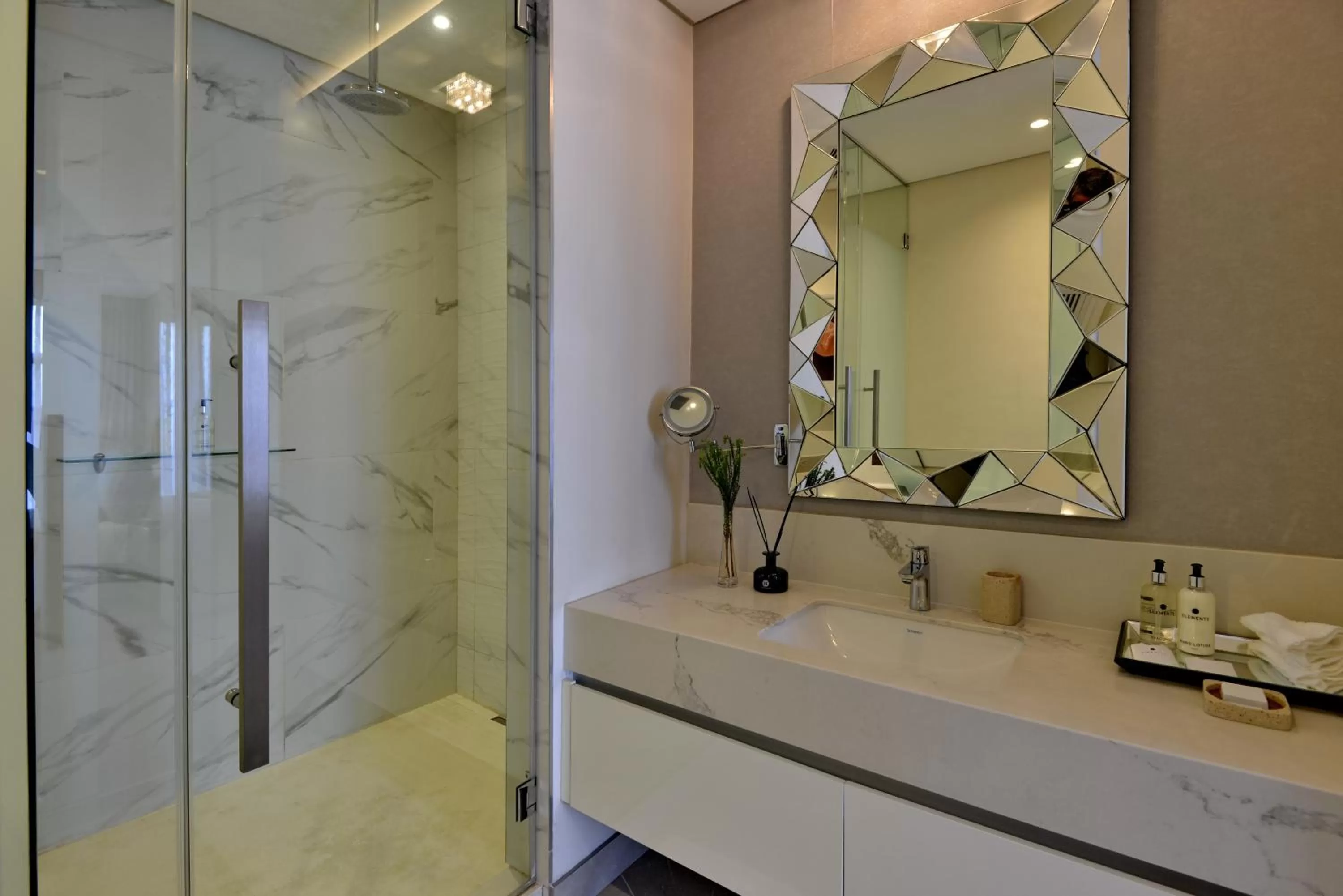 Shower in The Houghton Hotel, Spa, Wellness & Golf