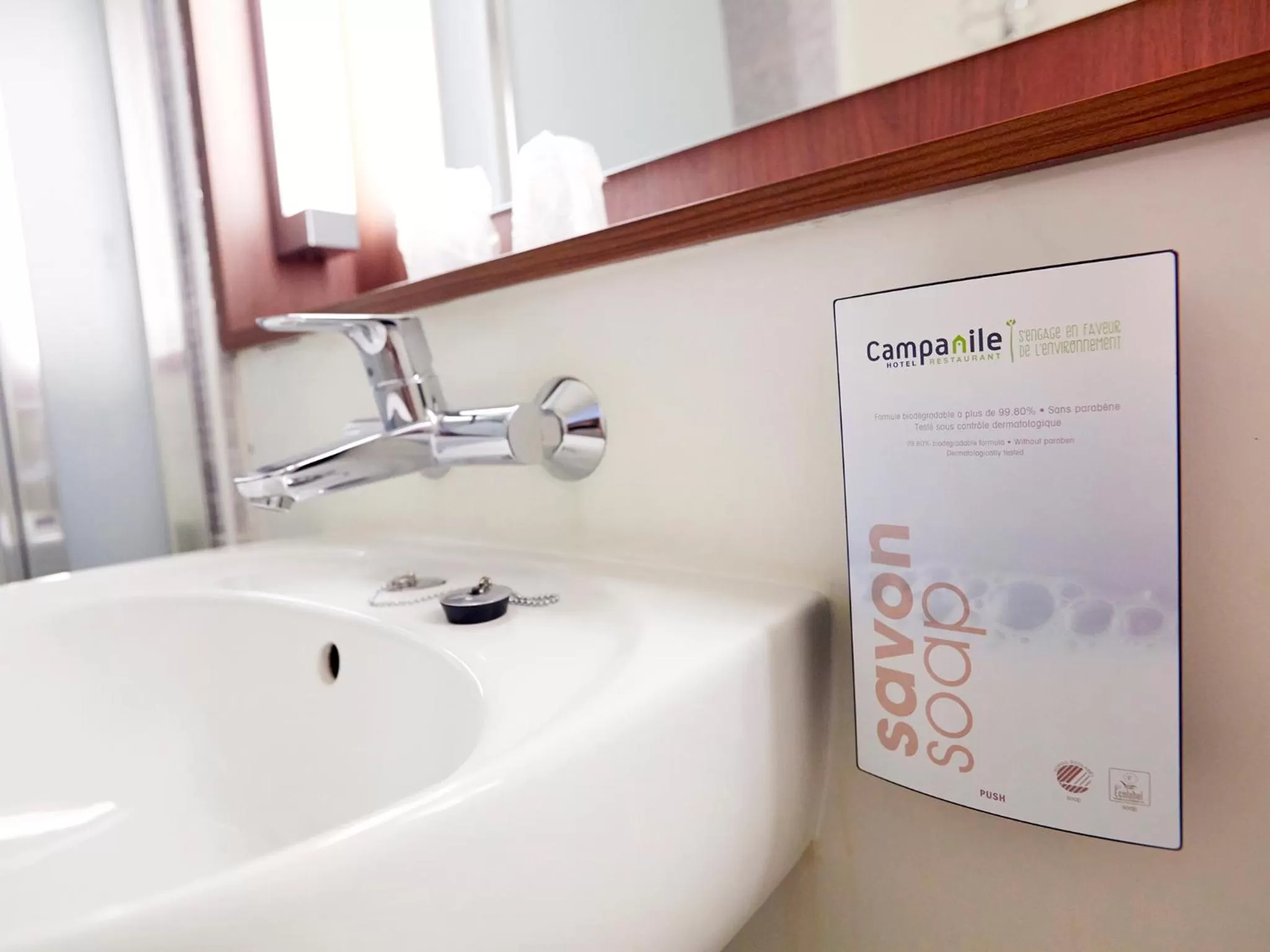 Bathroom in Campanile Dijon Sud - Marsannay