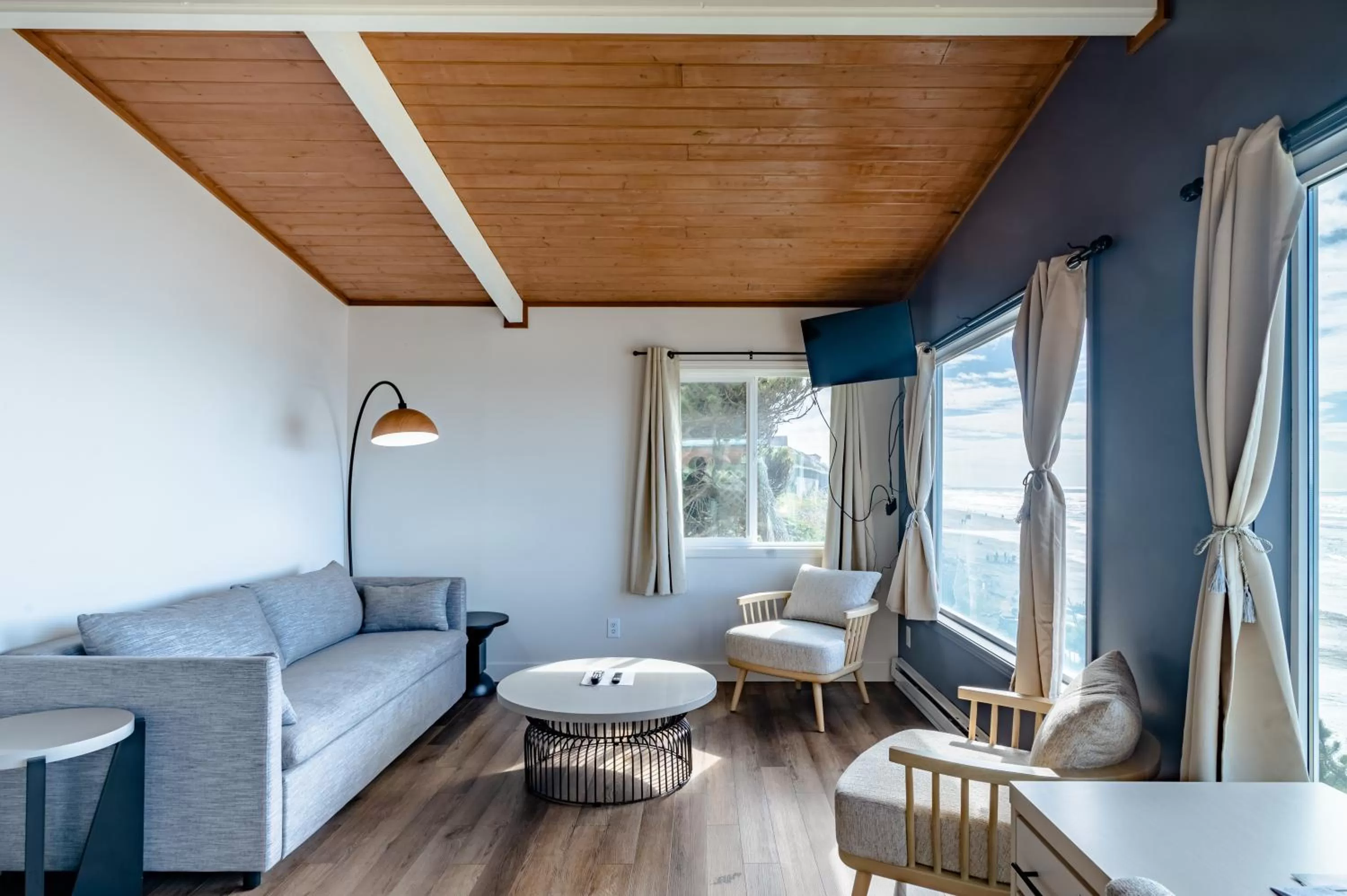 Living room in Seagull Beachfront Inn