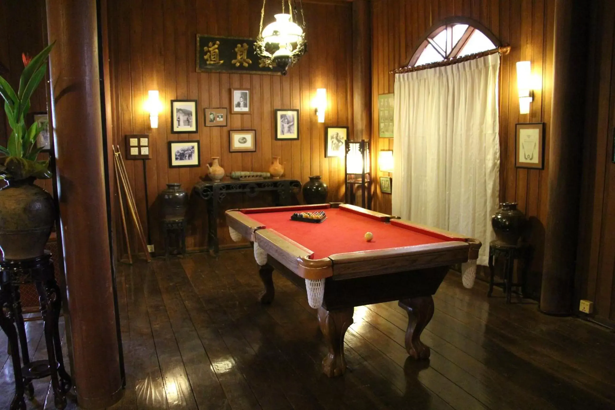 Decorative detail, Billiards in Terres Rouges Lodge