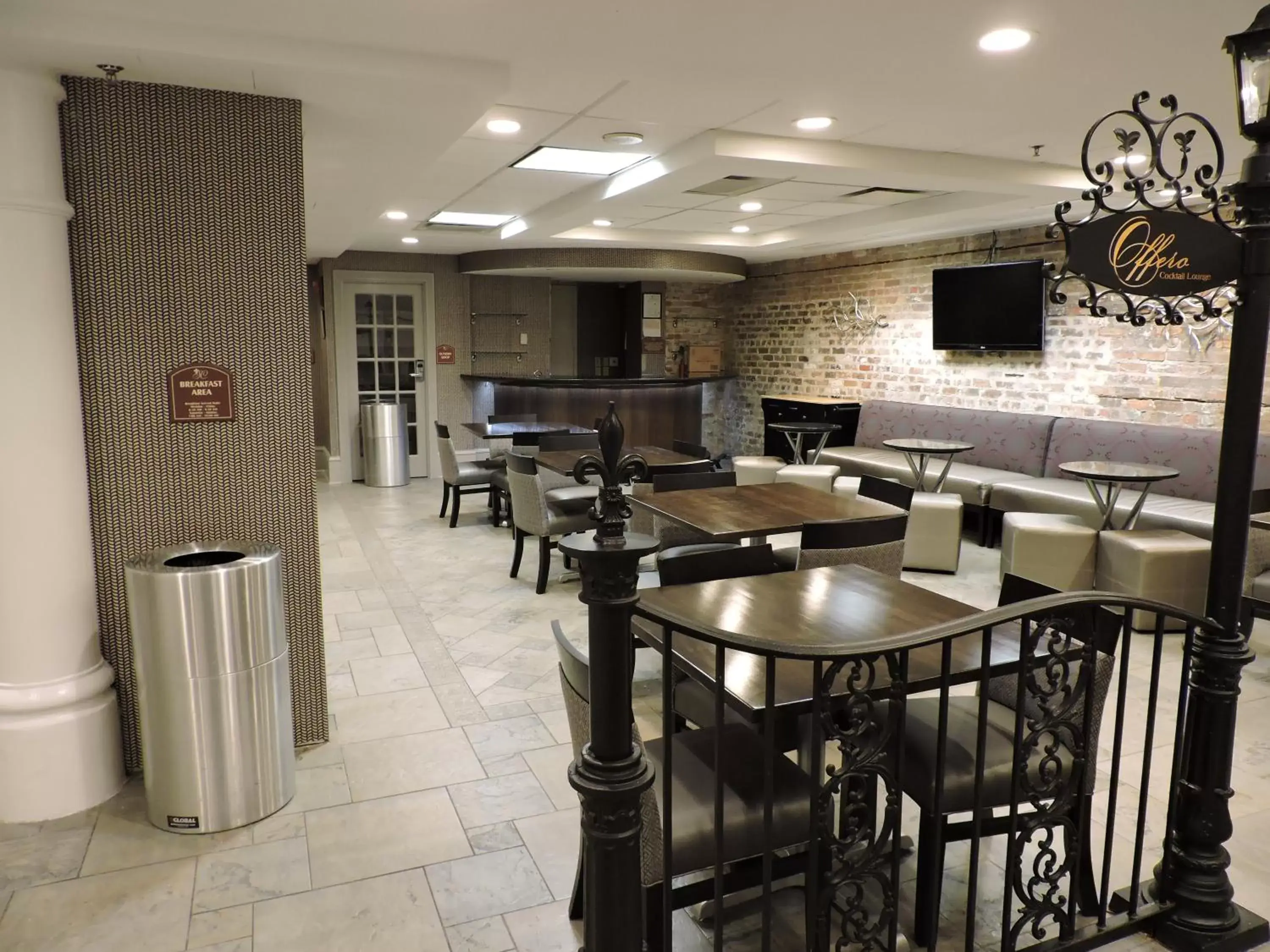 Seating area, Restaurant/Places to Eat in Best Western Plus St. Christopher Hotel