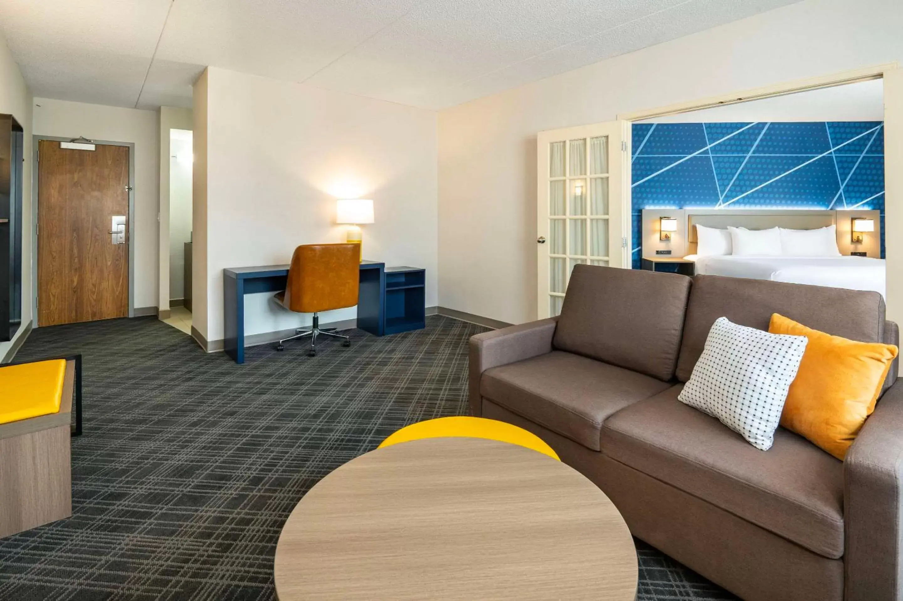 Bedroom, Seating Area in Comfort Inn & Suites Barrie