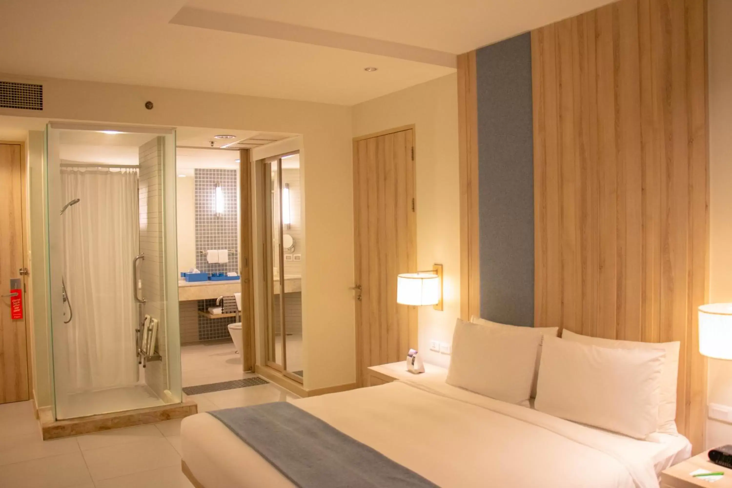 Bed in Holiday Inn Pattaya, an IHG Hotel