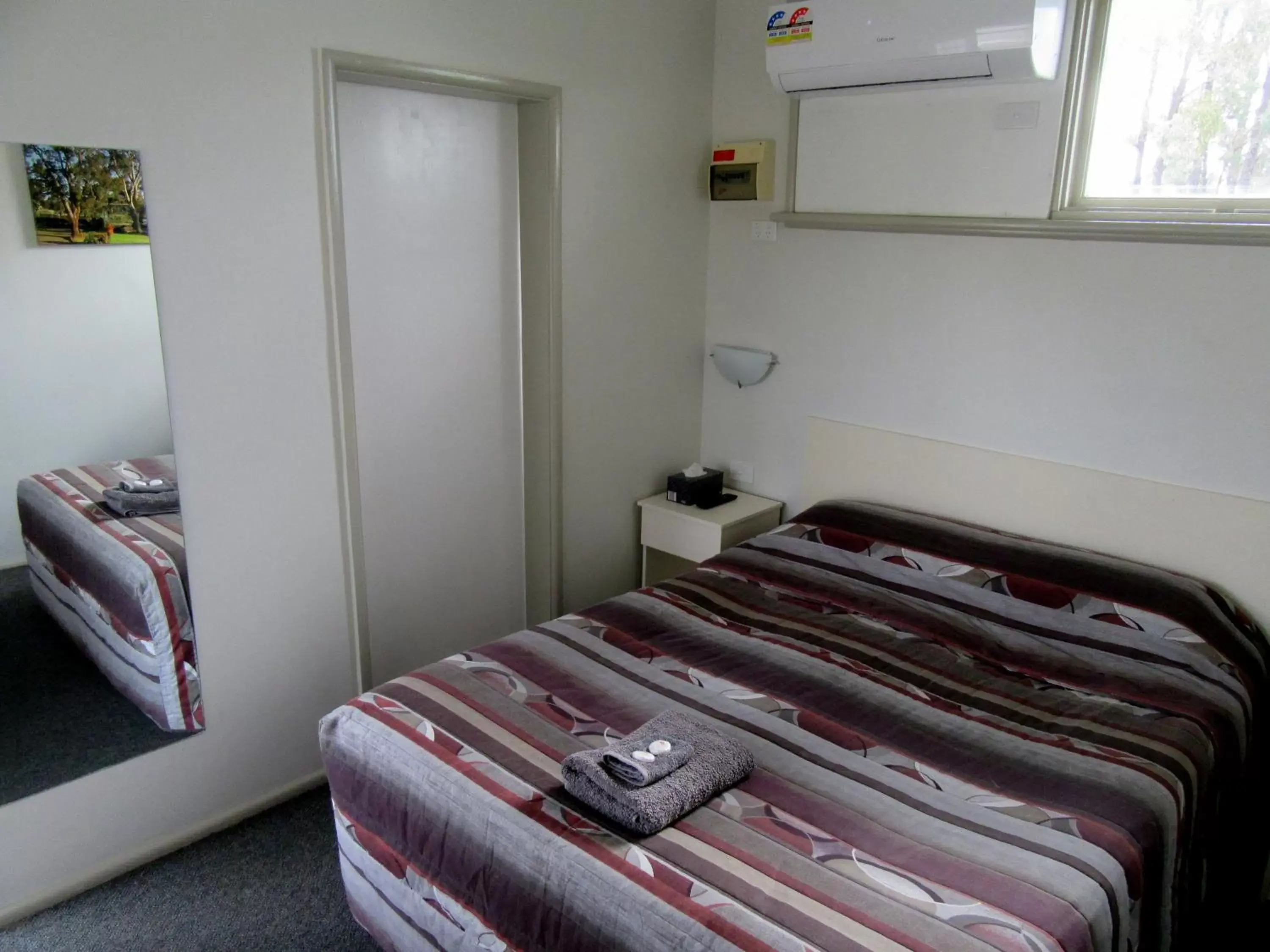 Double Room in The Highlander Motel - 24HR Check In Double Room in The Highlander Motel - 24HR Check In