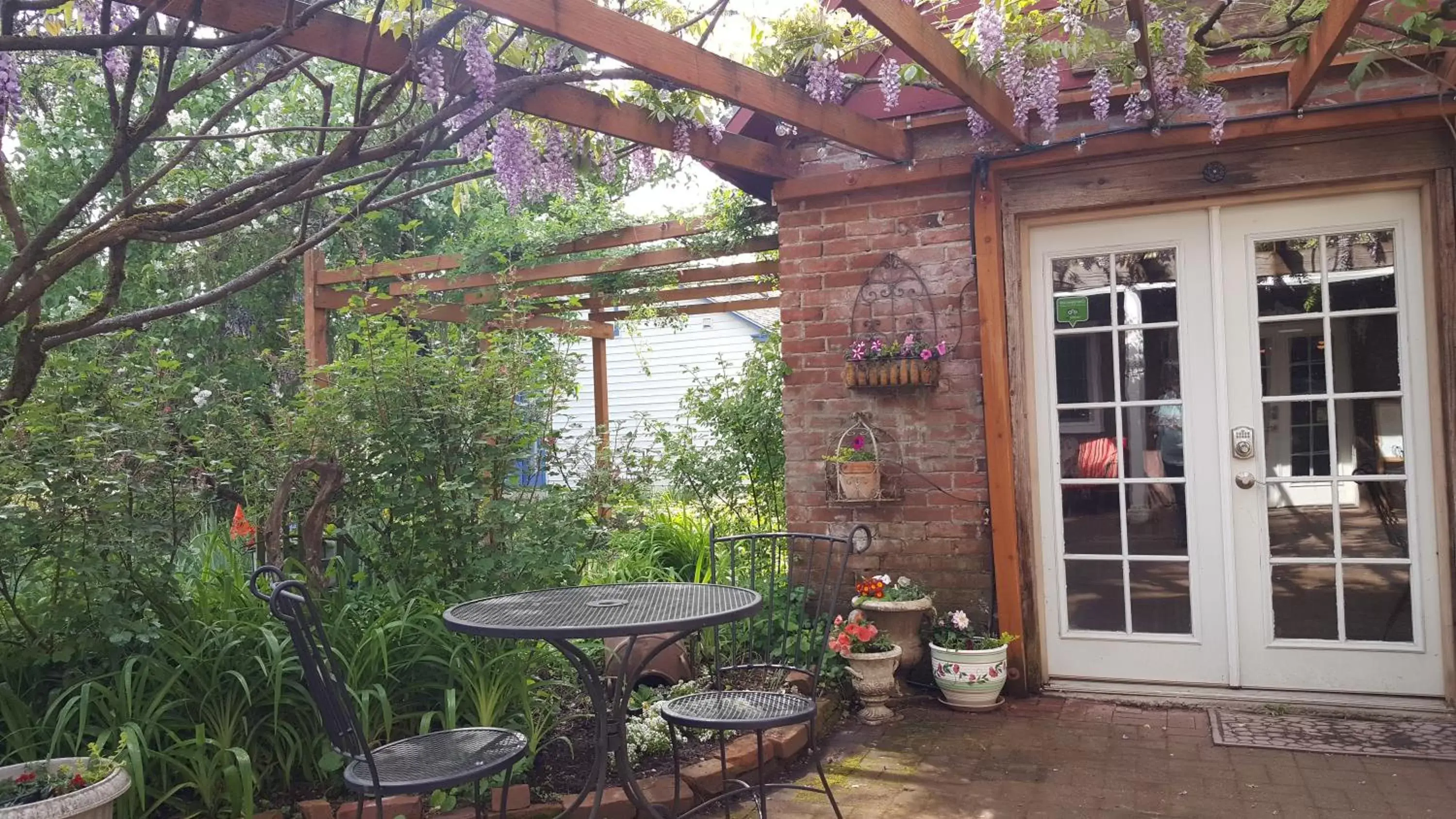 Patio in RubyJune Inn