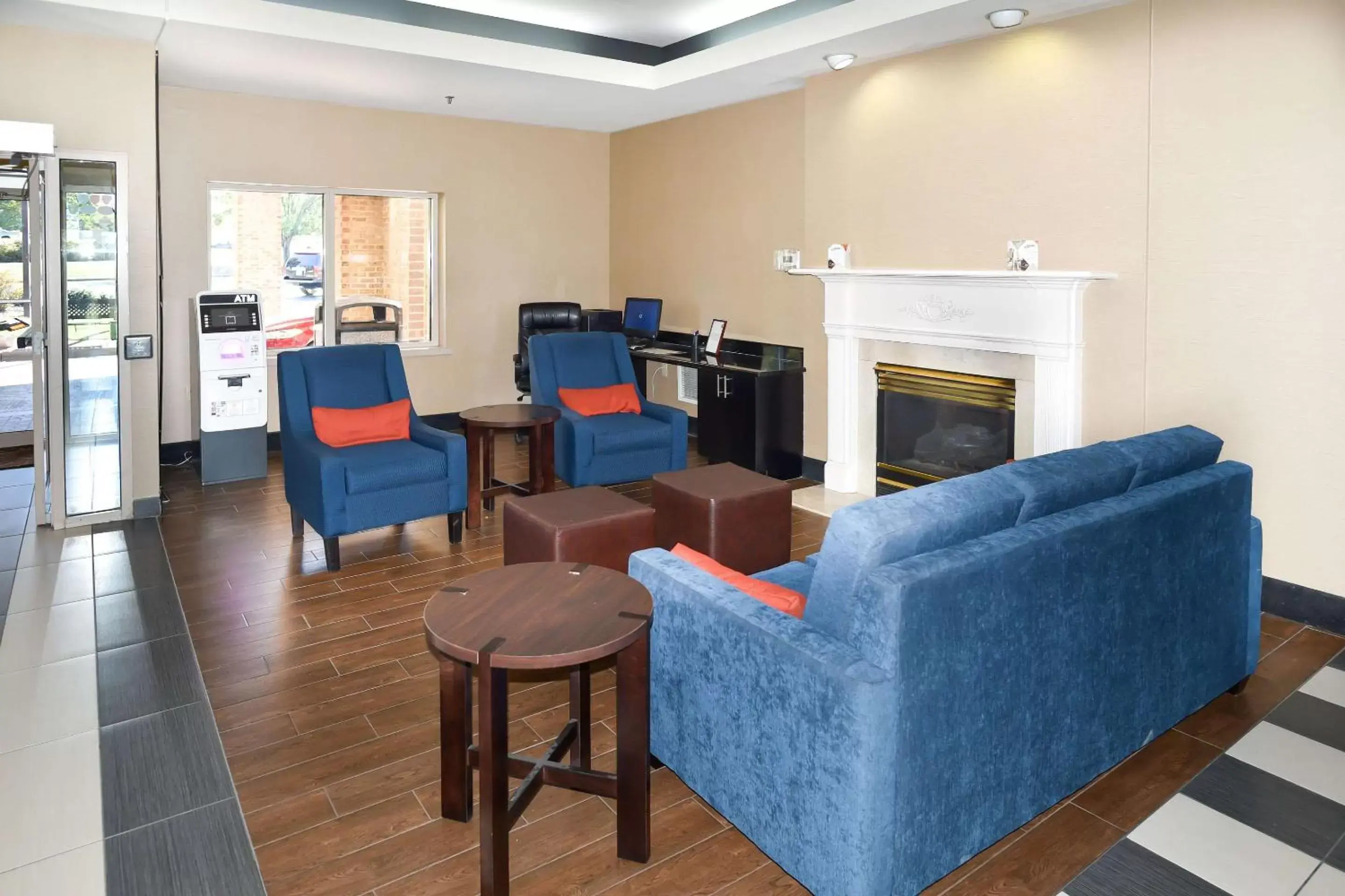 Lobby or reception in Comfort Suites Inn at Ridgewood Farm