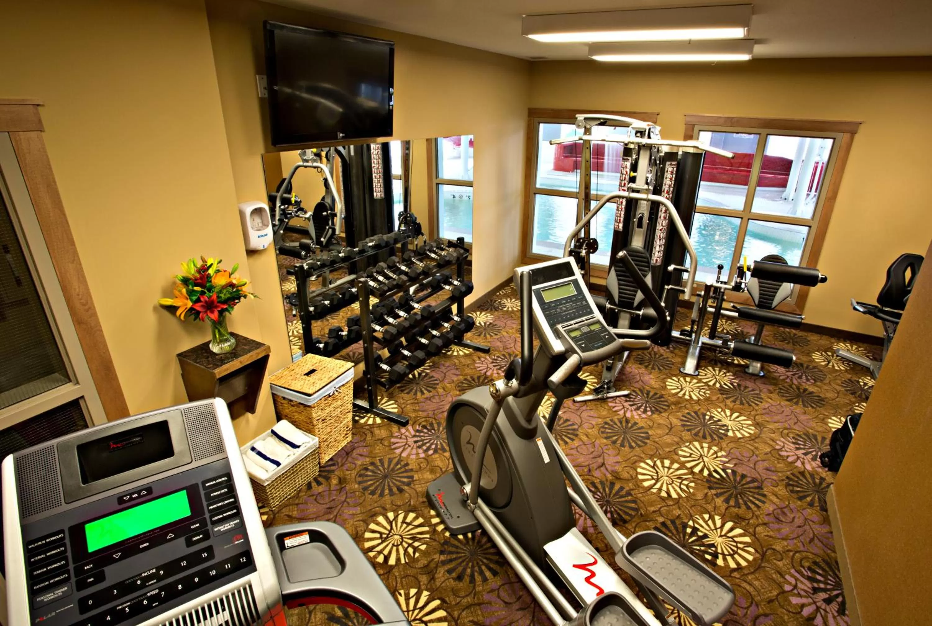 Fitness centre/facilities in Camrose Resort Hotel