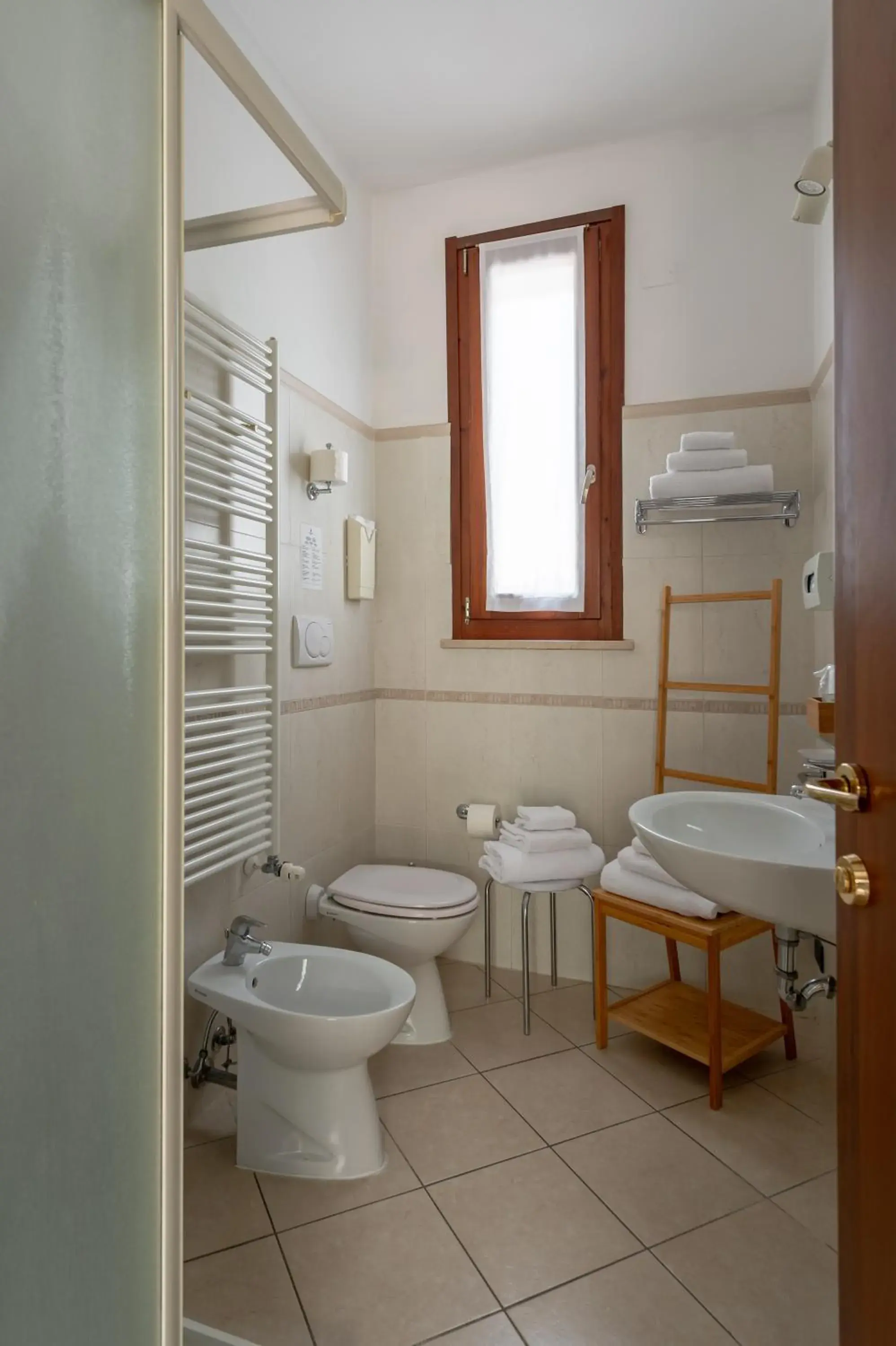 Shower, Bathroom in Hotel Mantegna Stazione