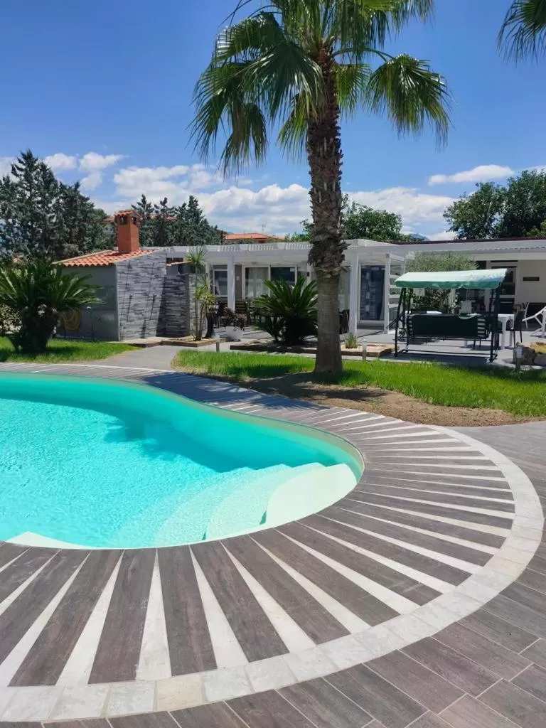 Swimming Pool in B&B Resort El Bisagrà