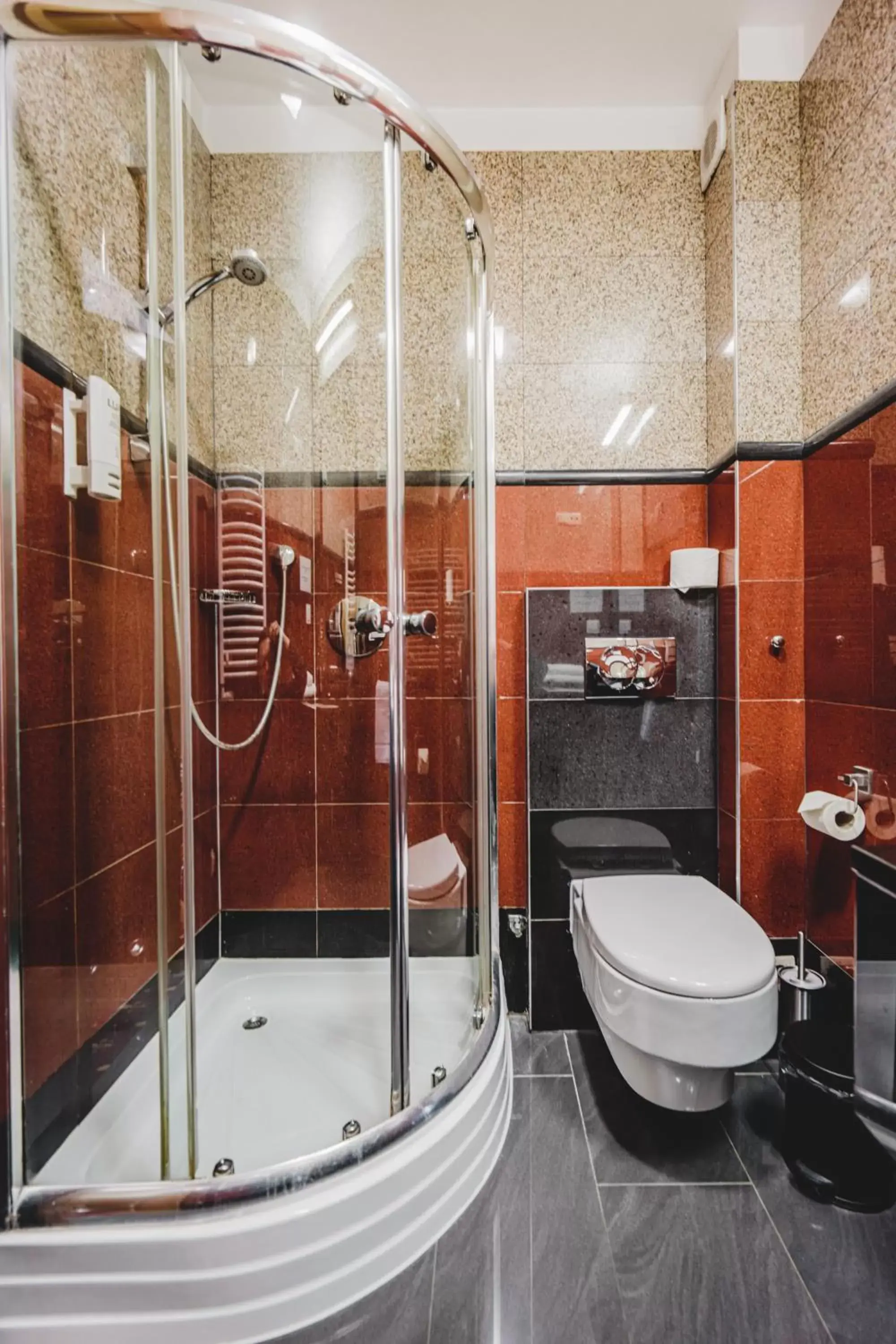 Shower, Bathroom in Solaris