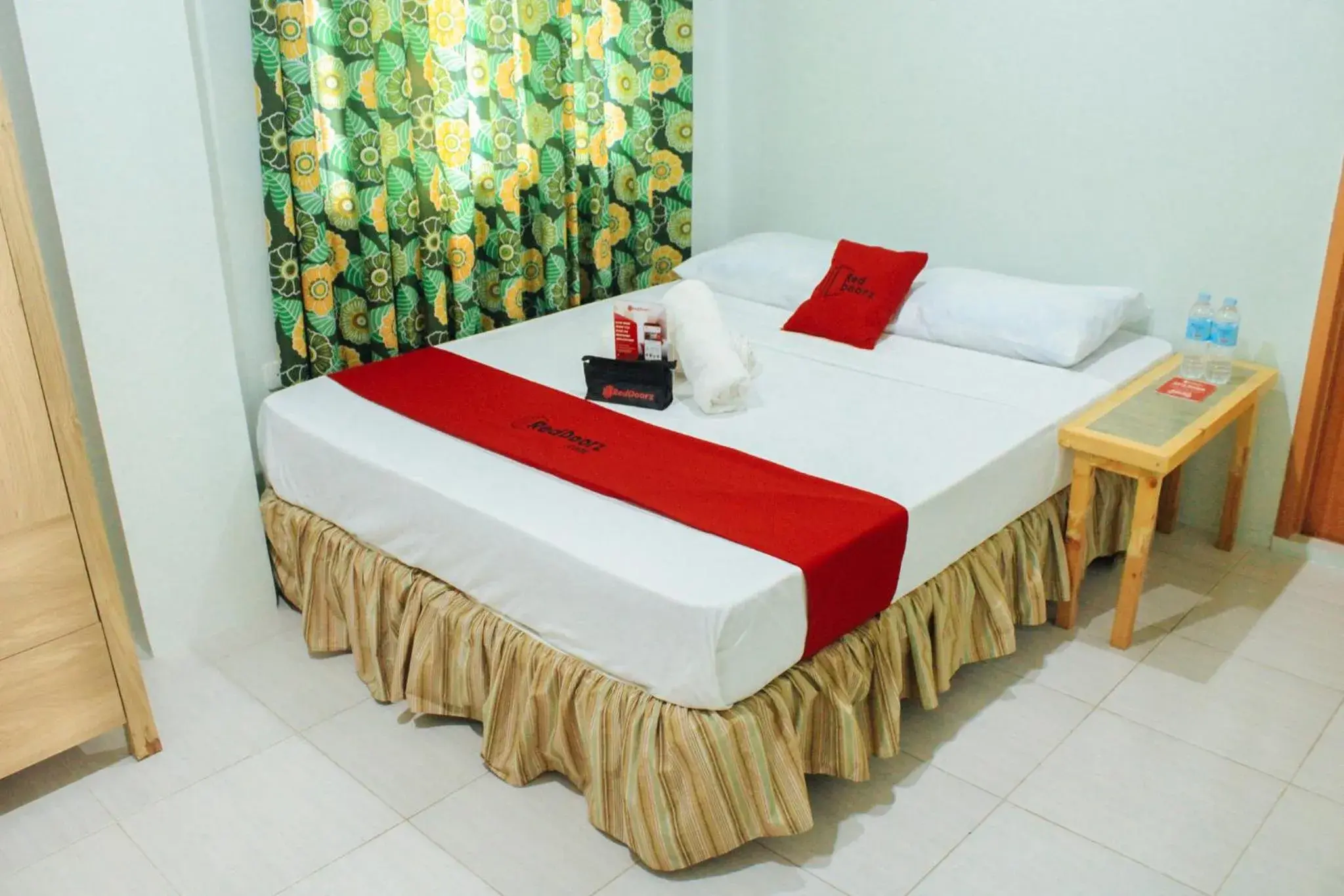 Bed in RedDoorz @ Taloto District Tagbilaran