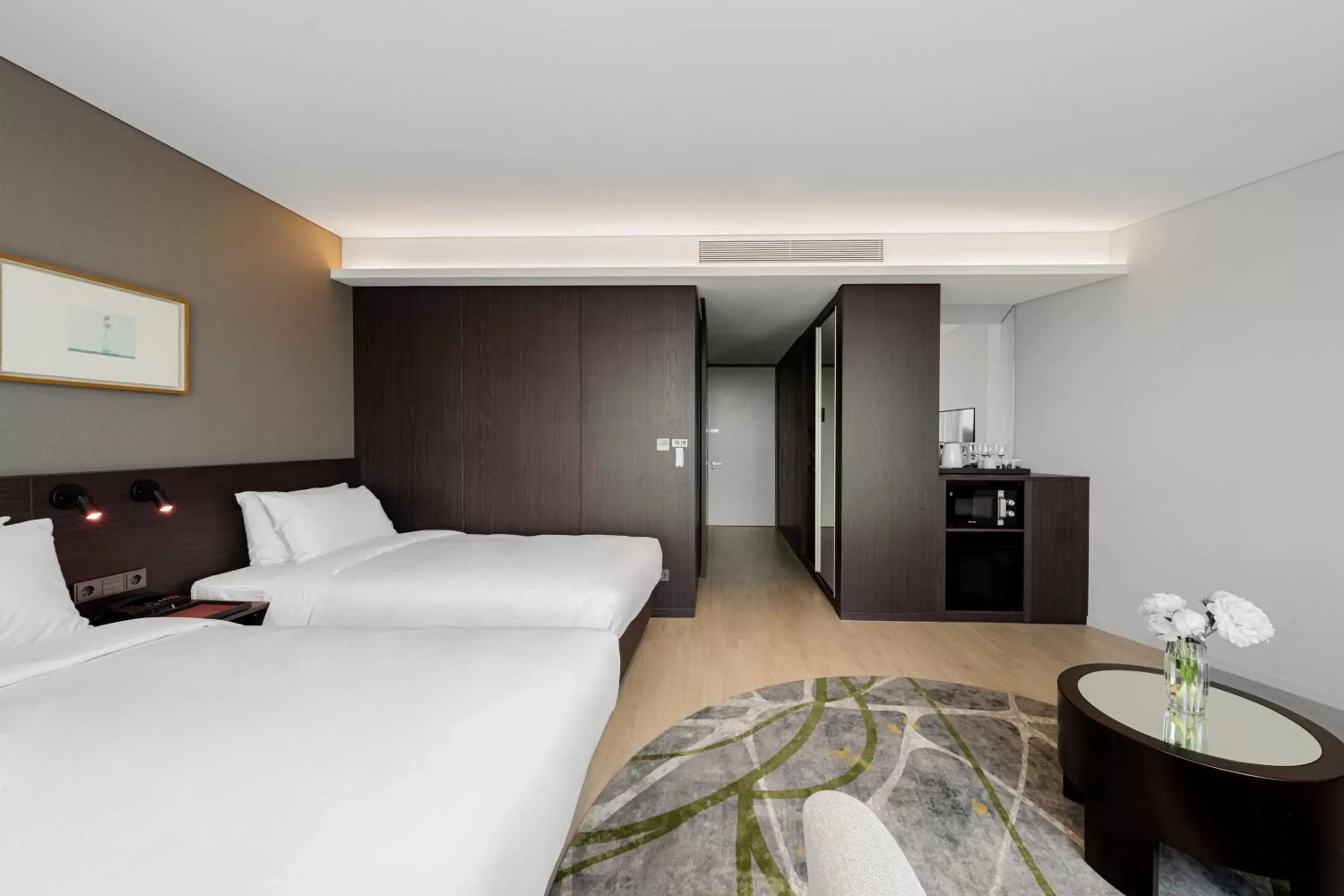 Photo of the whole room, Bed in Nine Tree Premier Hotel Seoul Pangyo