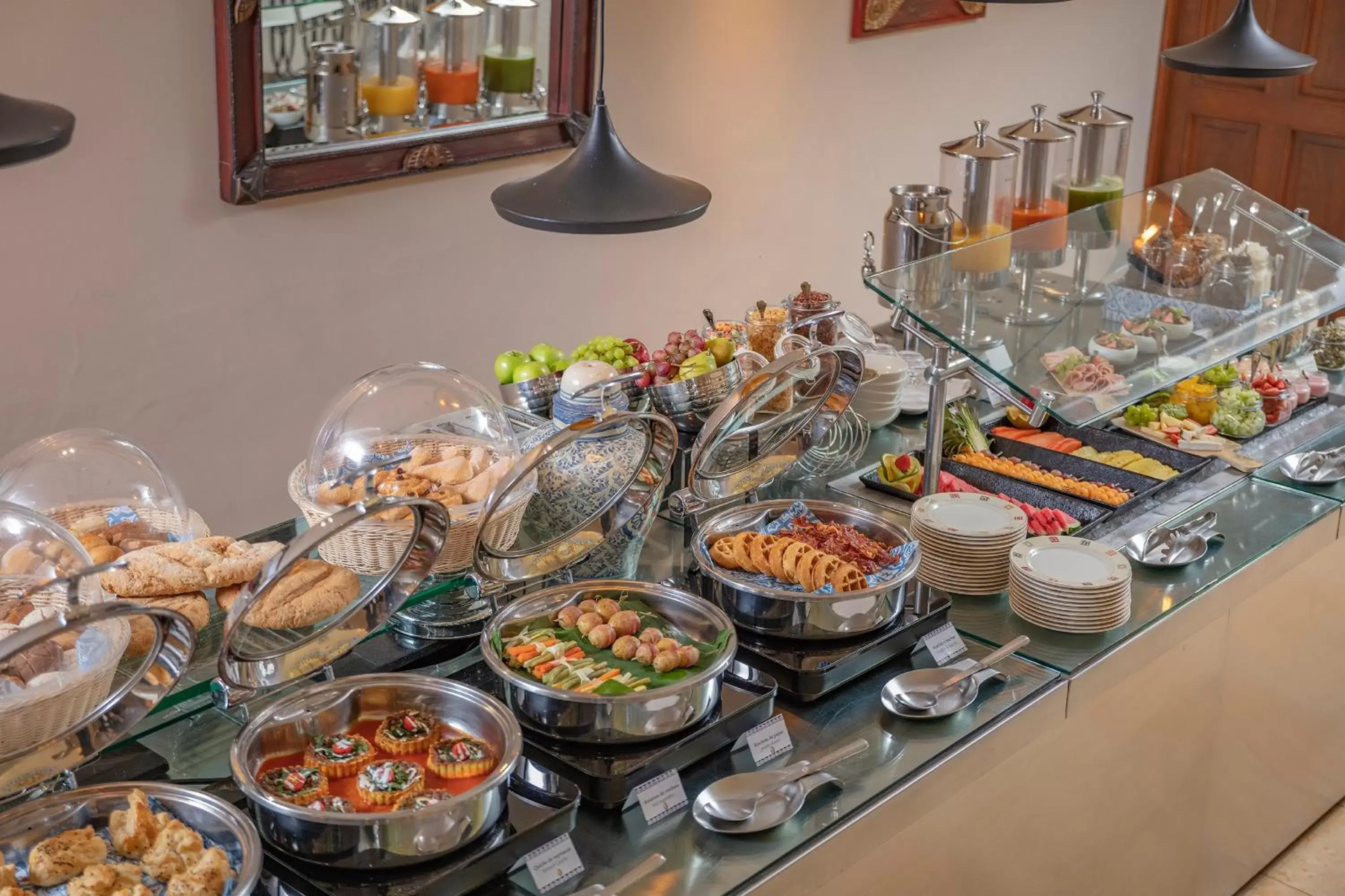 Food and drinks in Presidente Intercontinental Puebla, an IHG Hotel