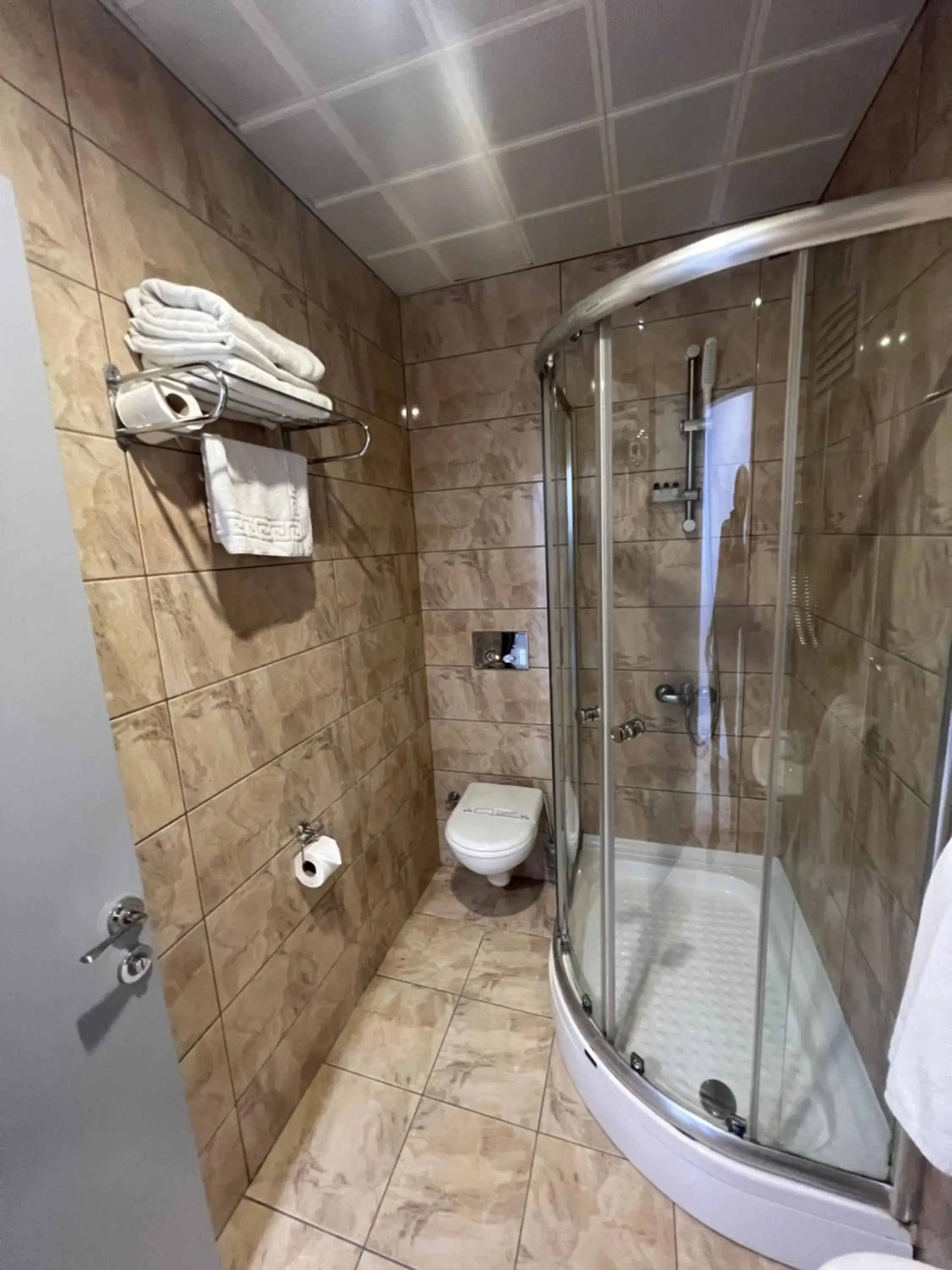 Shower, Bathroom in Fuar Hotel