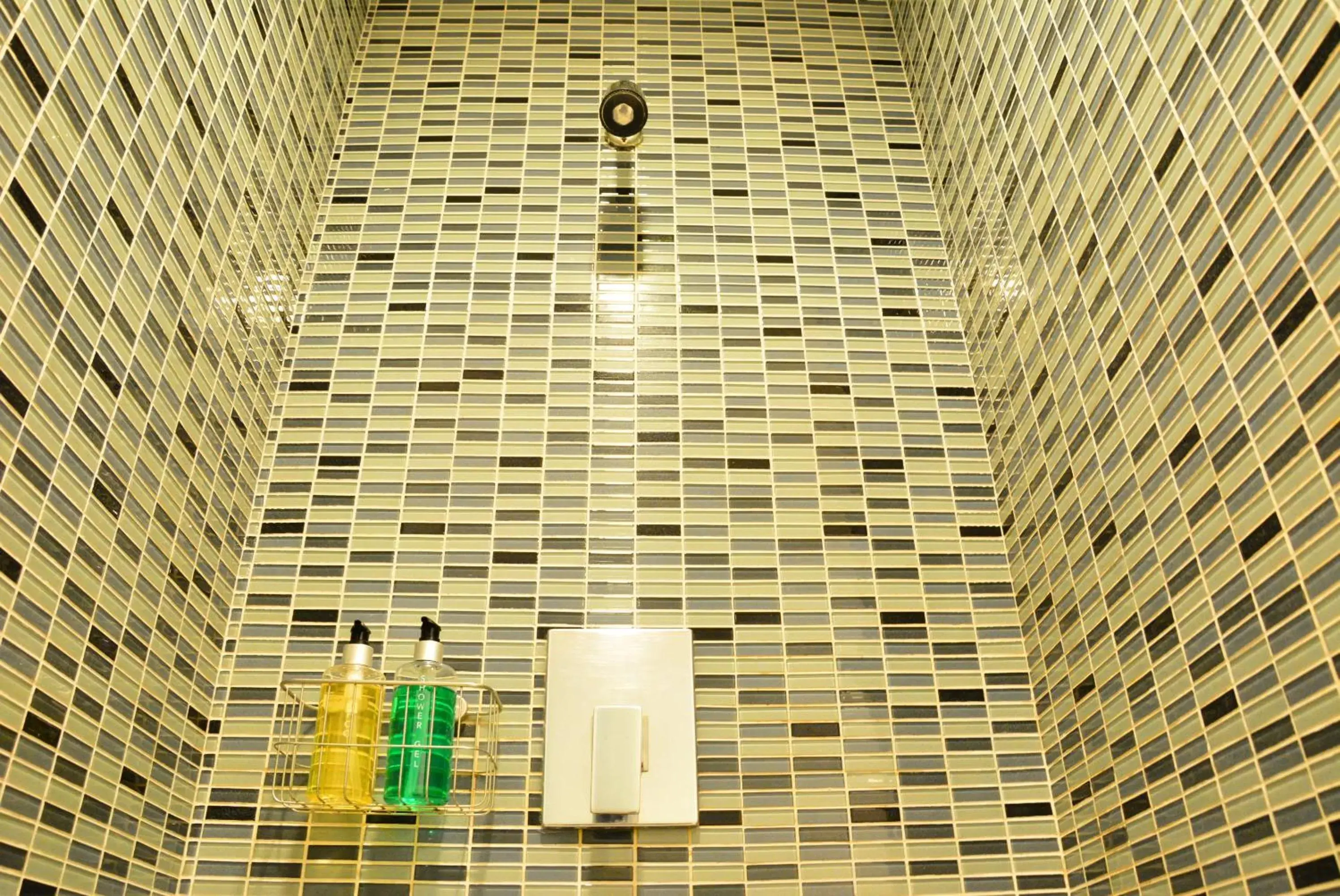 Shower, Spa/Wellness in Trinity Silom Hotel