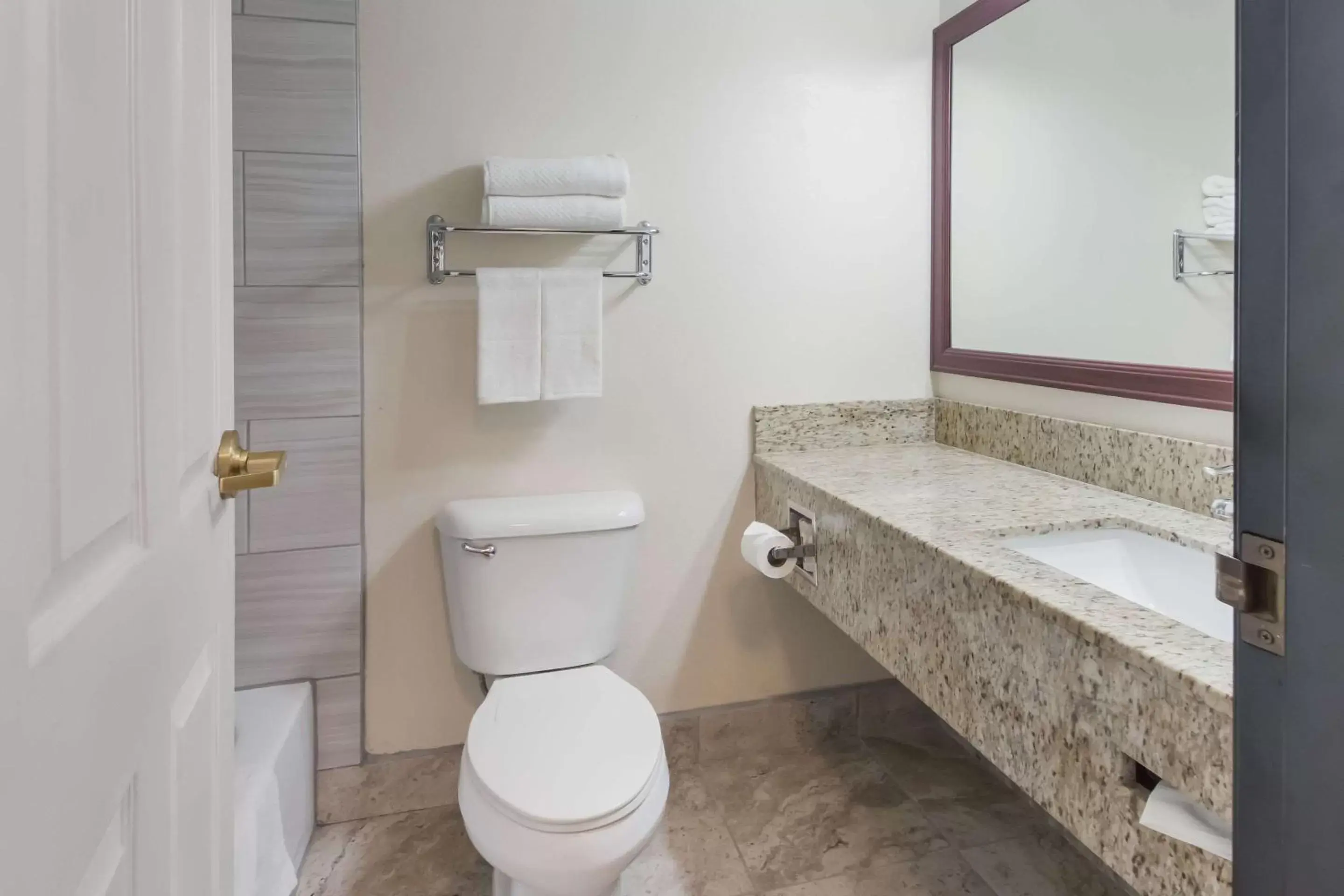 Bathroom in Quality Inn & Suites Airport West Salt Lake City