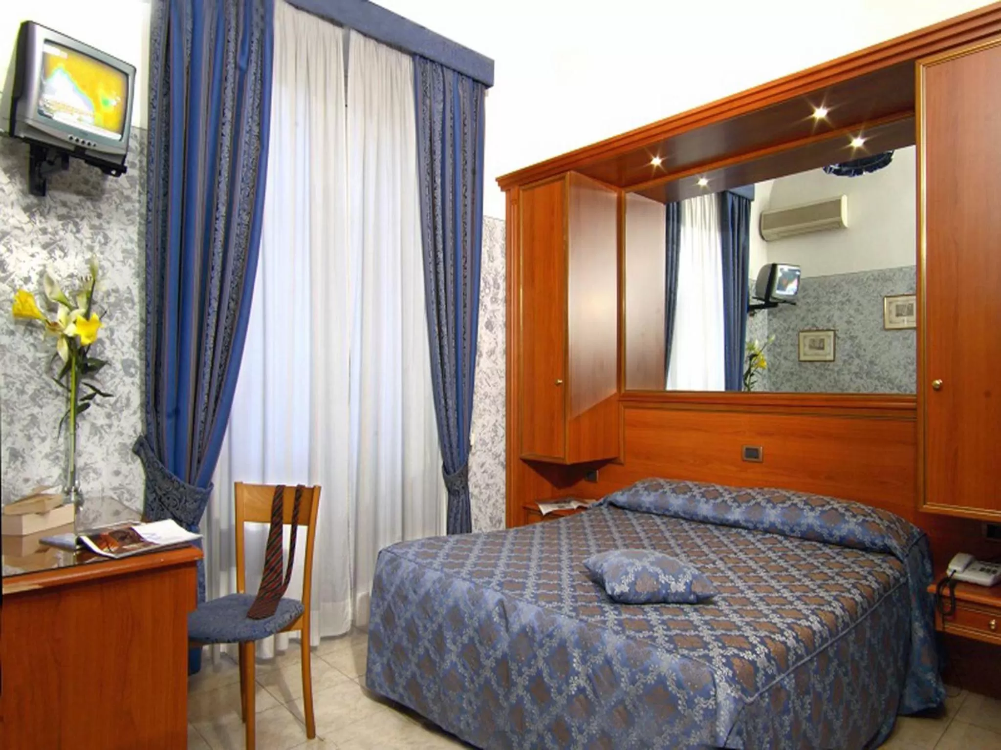 Photo of the whole room, Bed in Hotel Assisi