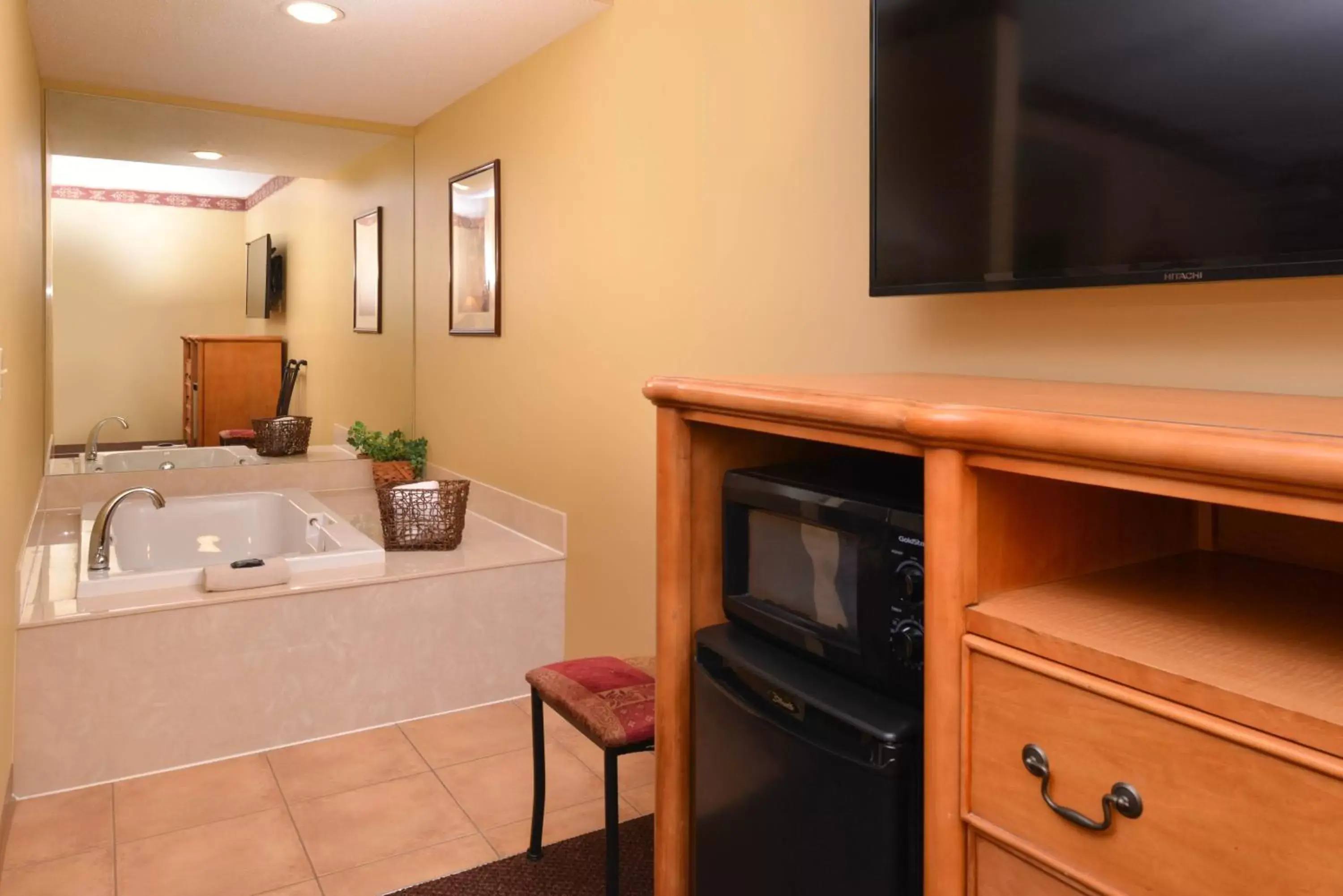 Other, TV/Entertainment Center in Country Hearth Inn & Suites Edwardsville