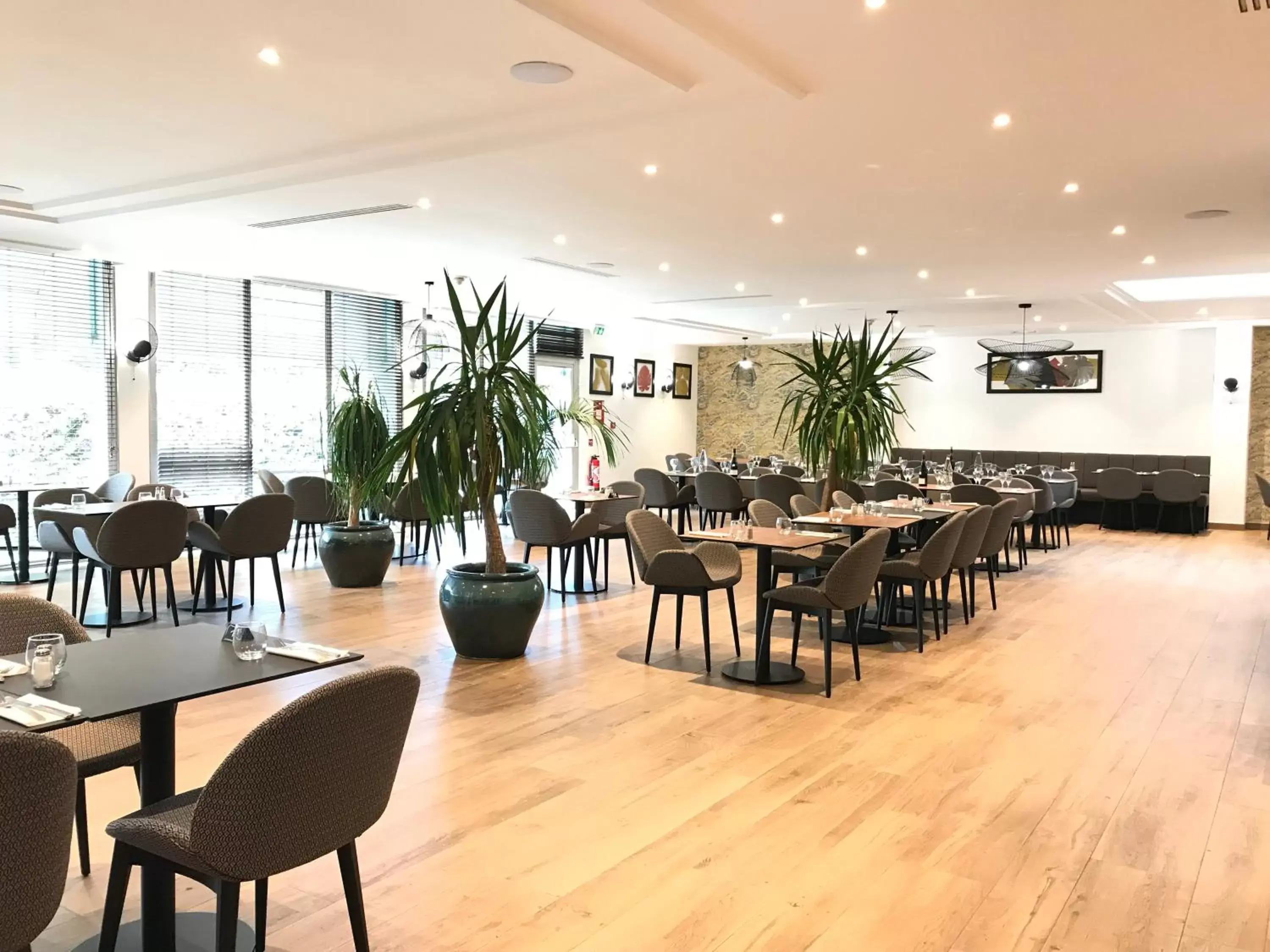 Restaurant/places to eat in Hotel Inn Paris CDG Airport Restaurant/places to eat in Hotel Inn Paris CDG Airport