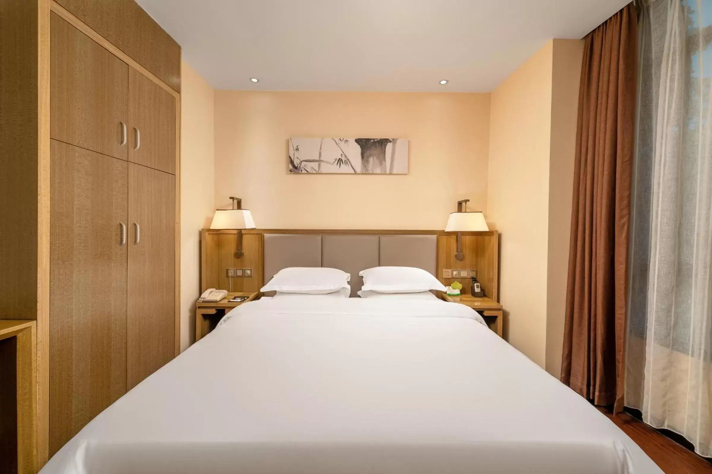 Bed in Guangzhou Boyi Hotel