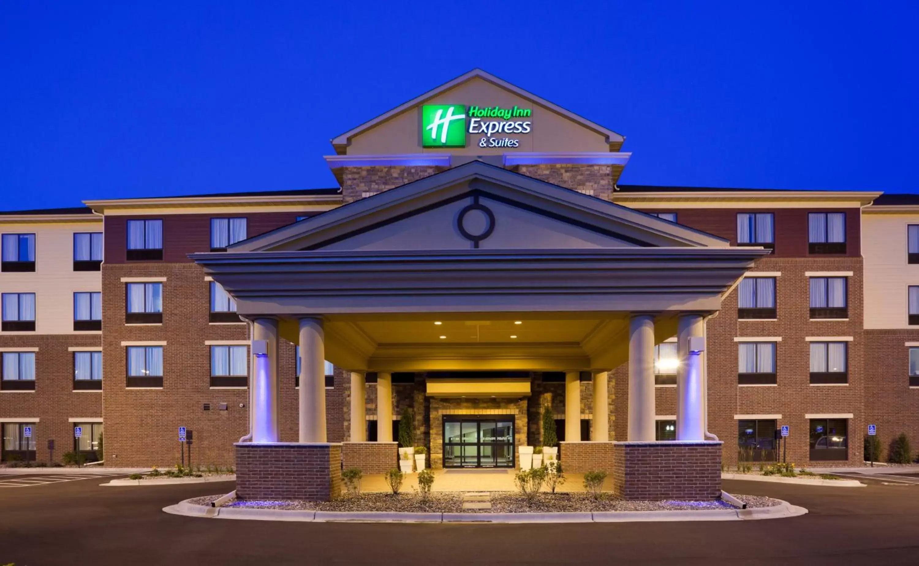 Property building in Holiday Inn Express Hotel & Suites Shakopee, an IHG Hotel