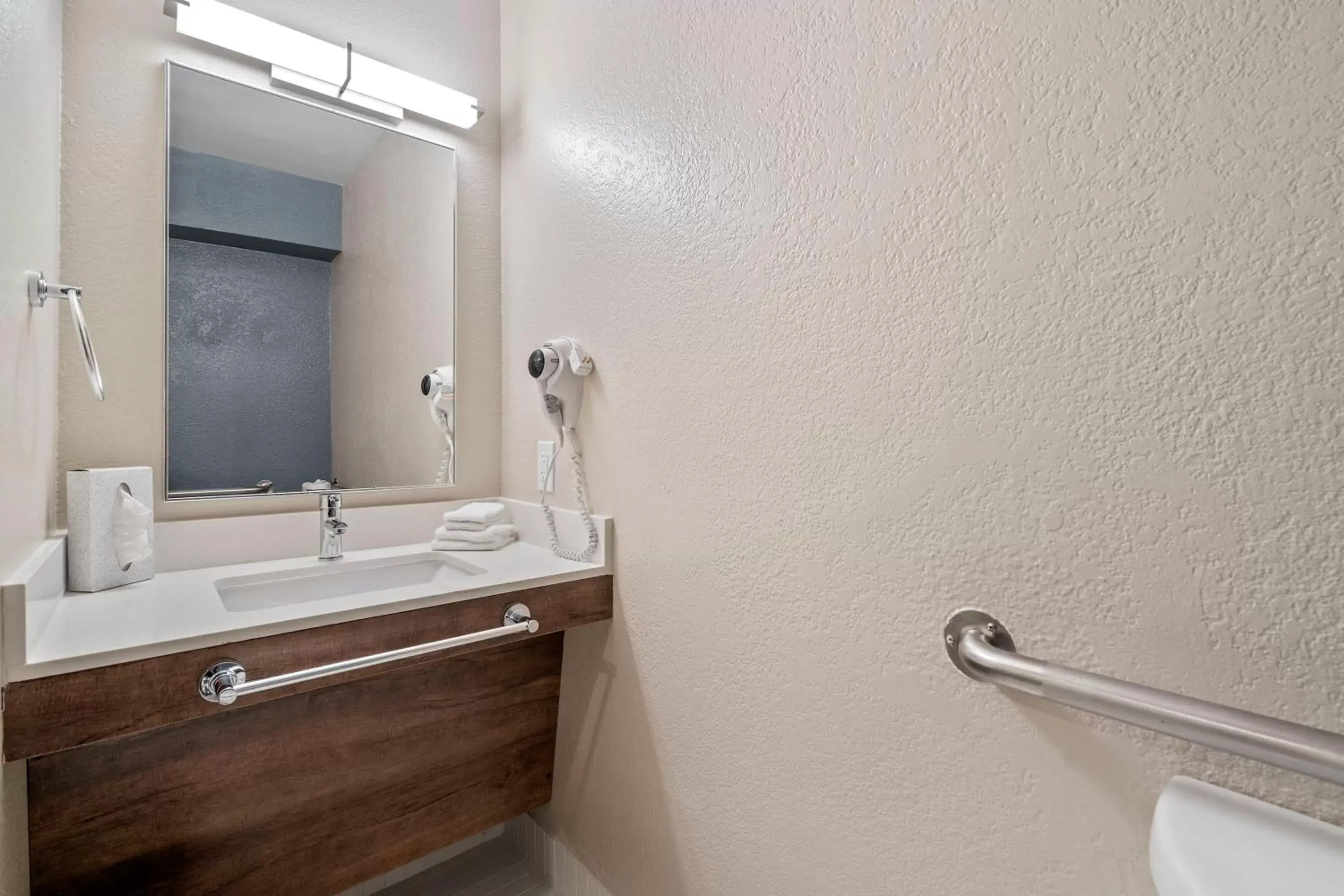 Bathroom in Extended Stay America Premier Suites - Seattle - Bellevue - Downtown