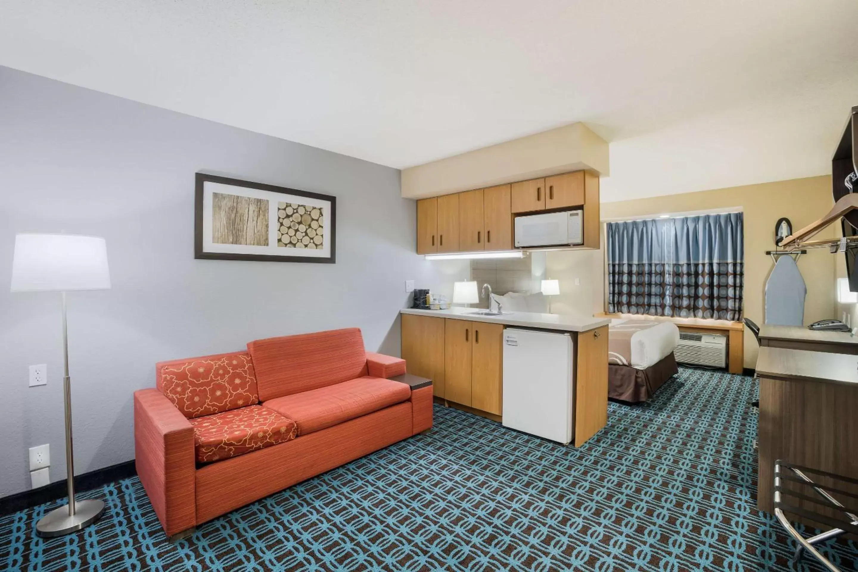 Queen Suite with Sofa Bed - Non-Smoking in Quality Inn & Suites Blue Springs - Kansas City