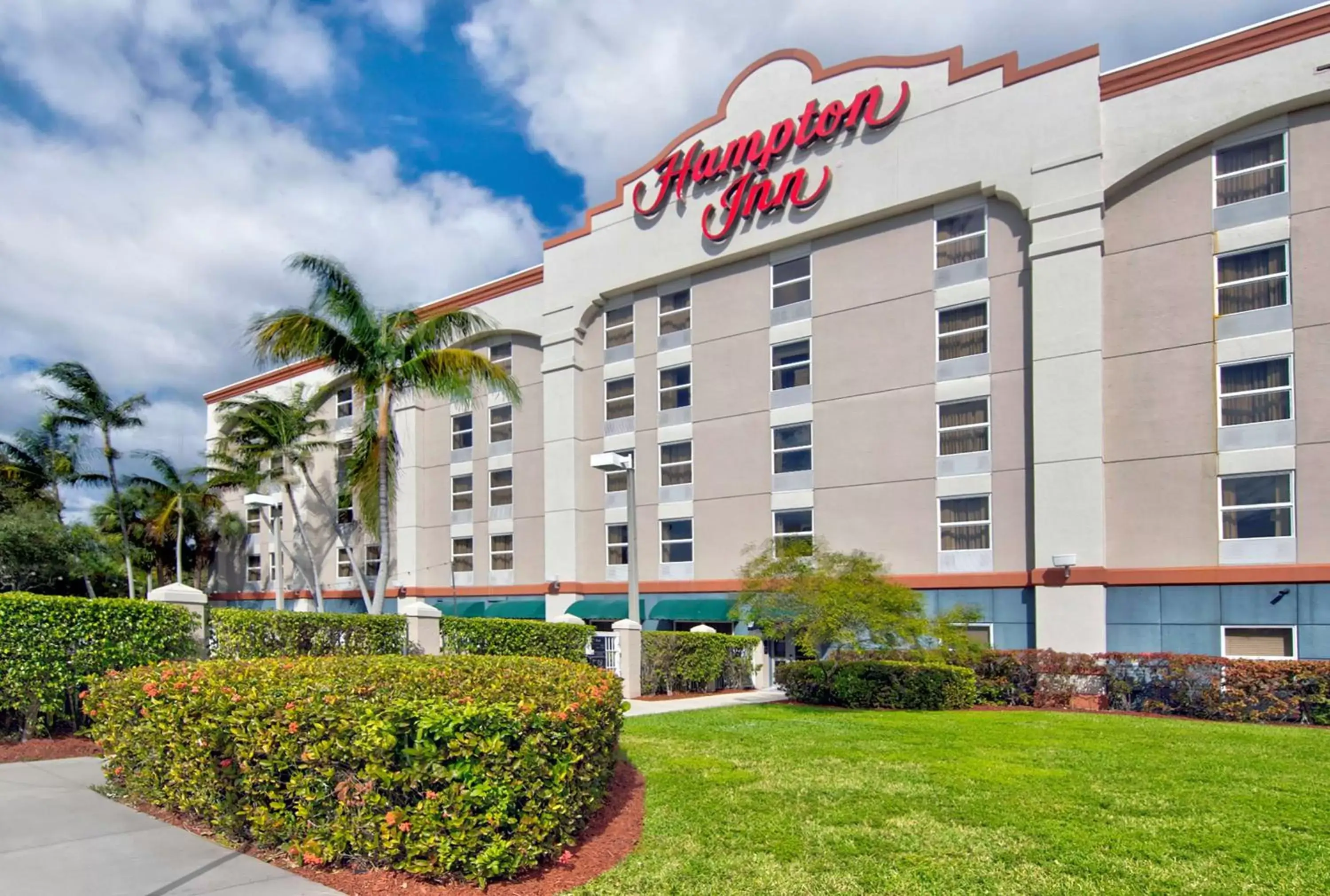 Property Building in Hampton Inn Ft Lauderdale Airport North