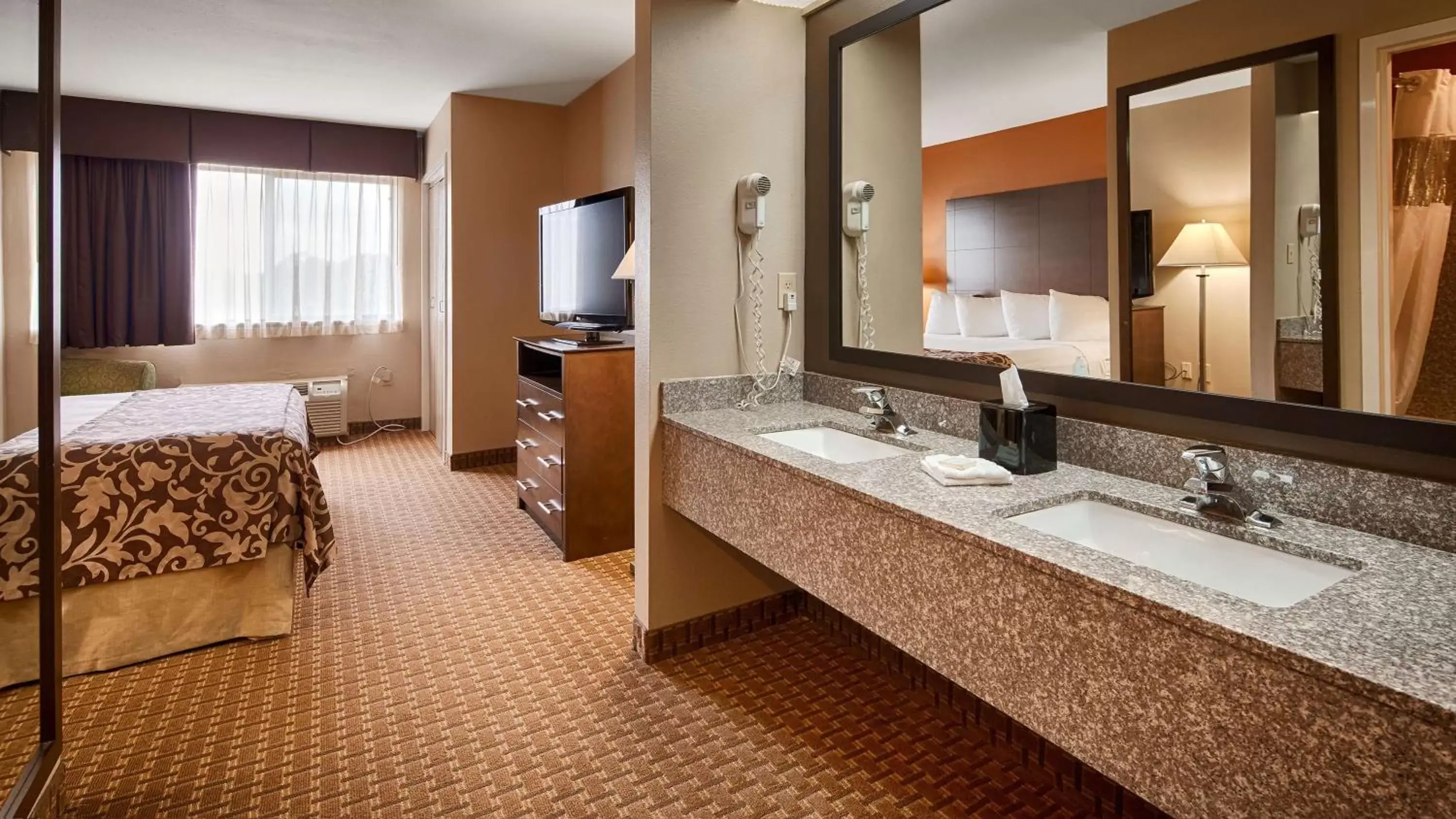 Photo of the whole room, Bathroom in Best Western Inn & Suites