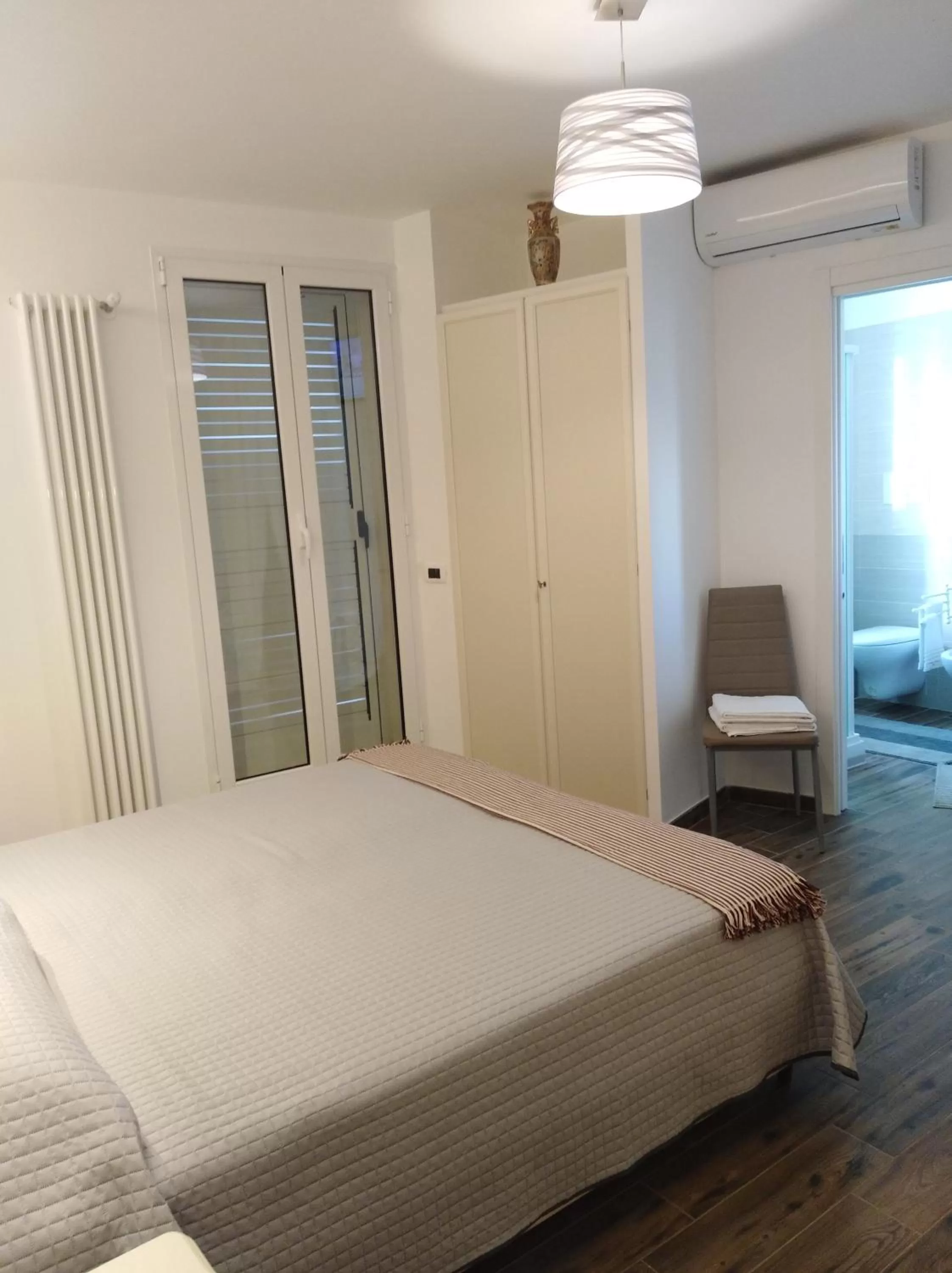 Photo of the whole room, Bed in DomuS al Corso B&B