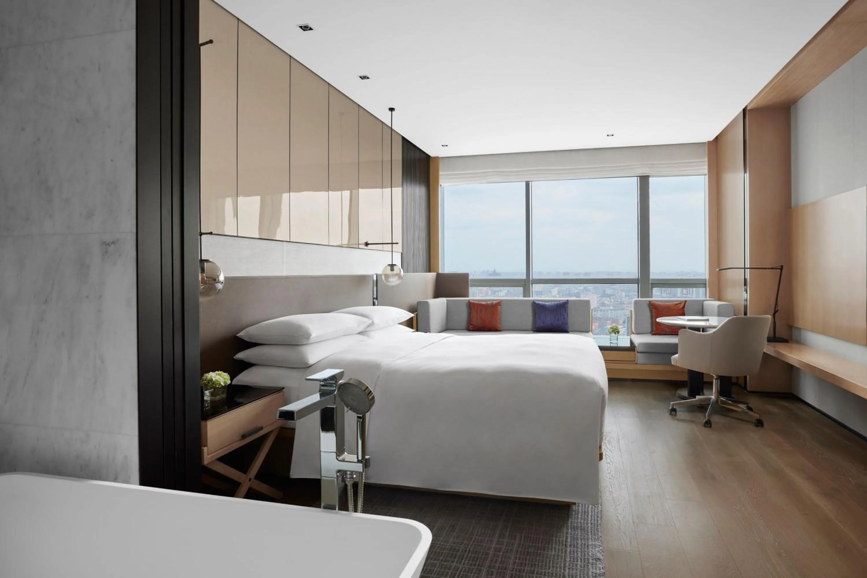 Photo of the whole room, Bed in Shenyang Marriott Hotel