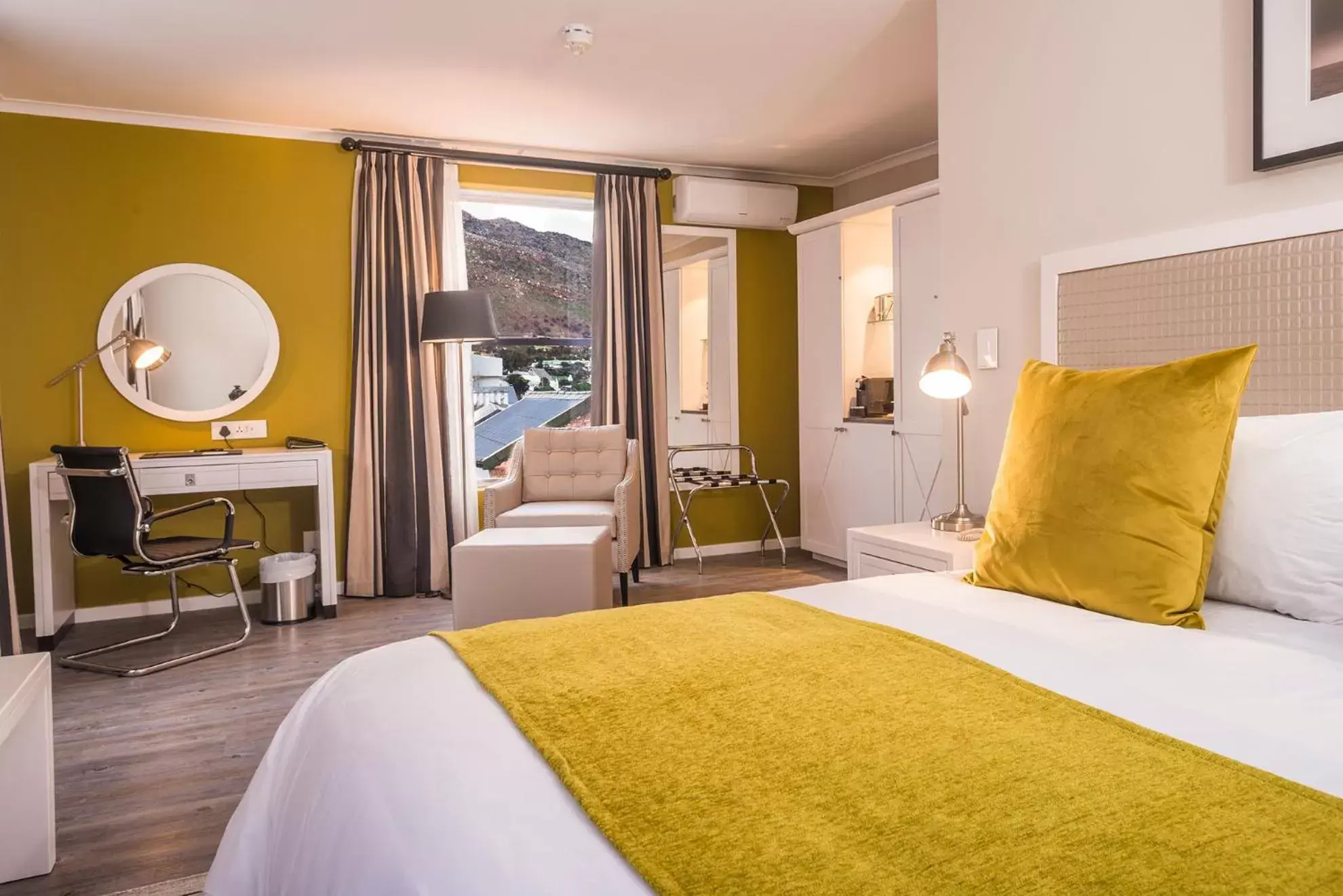 Bed in Simon's Town Quayside Hotel