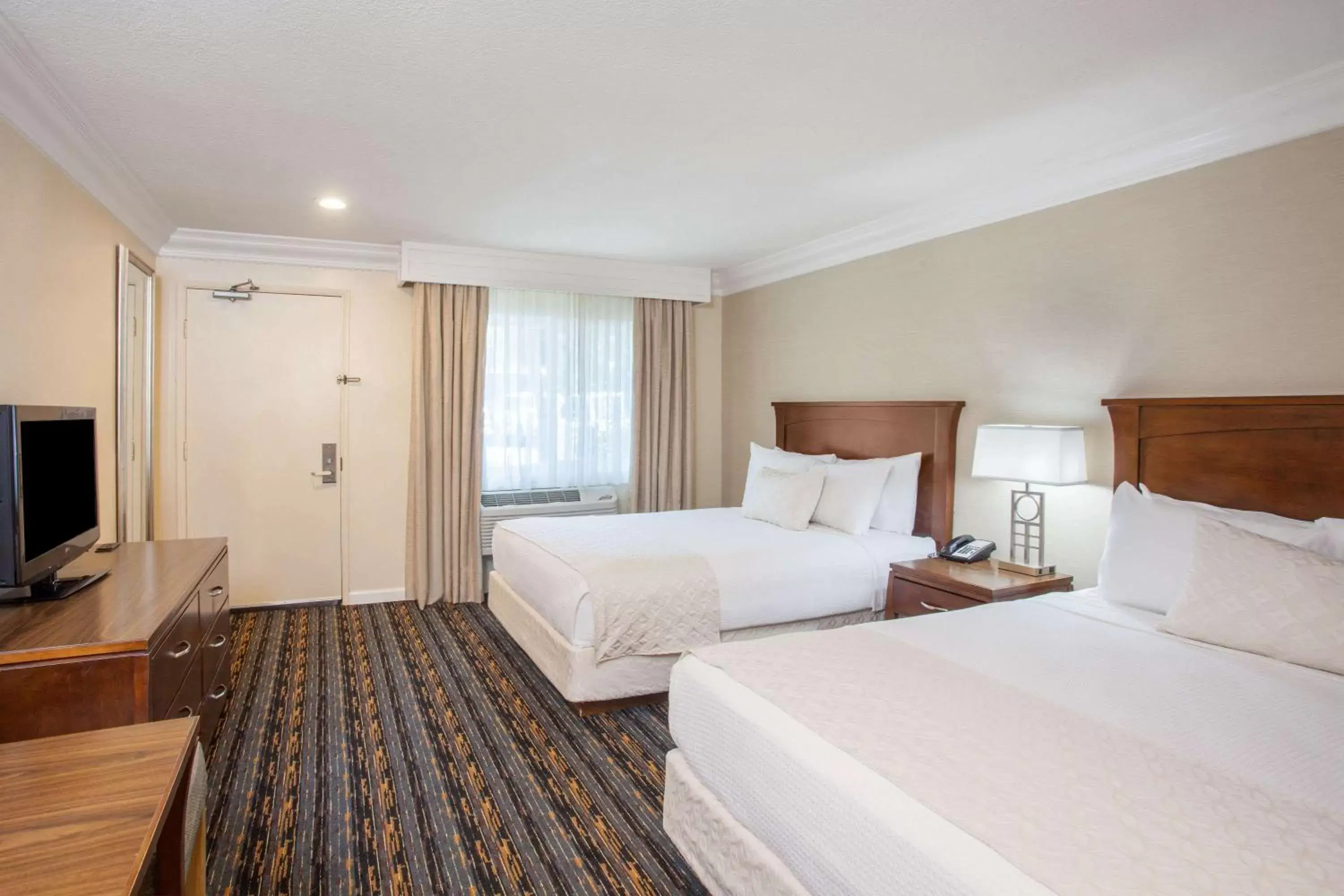 Photo of the whole room, Bed in Days Inn by Wyndham San Diego Hotel Circle